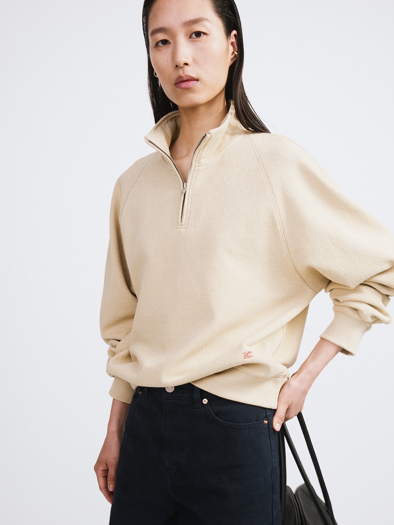 RC LOGO HALF-ZIP SWEATSHIRT (BEIGE)
