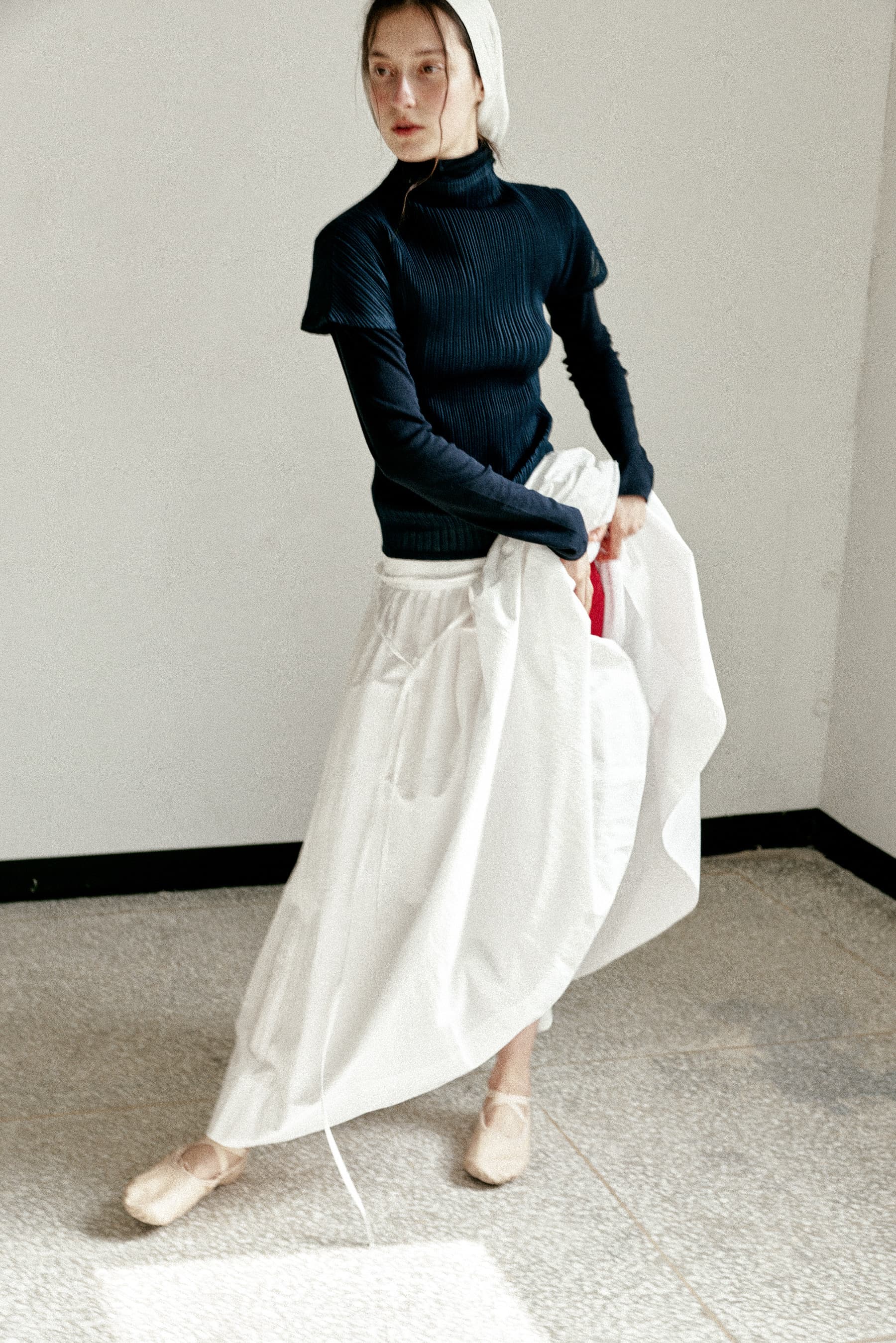 AUBE PLEATS MOCKNECK TOP [NAVY]