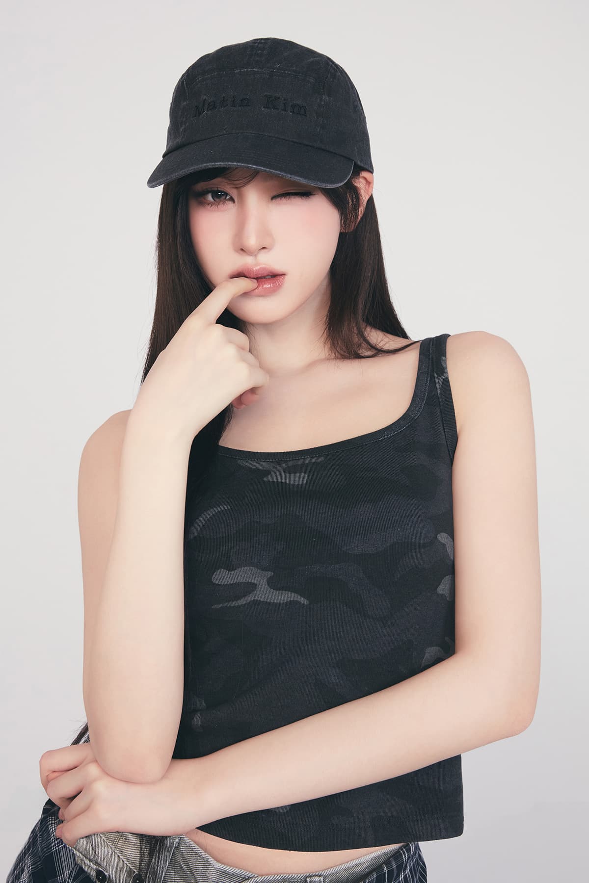 SQUARE NECK CROPPED TANK TOP IN CHARCOAL