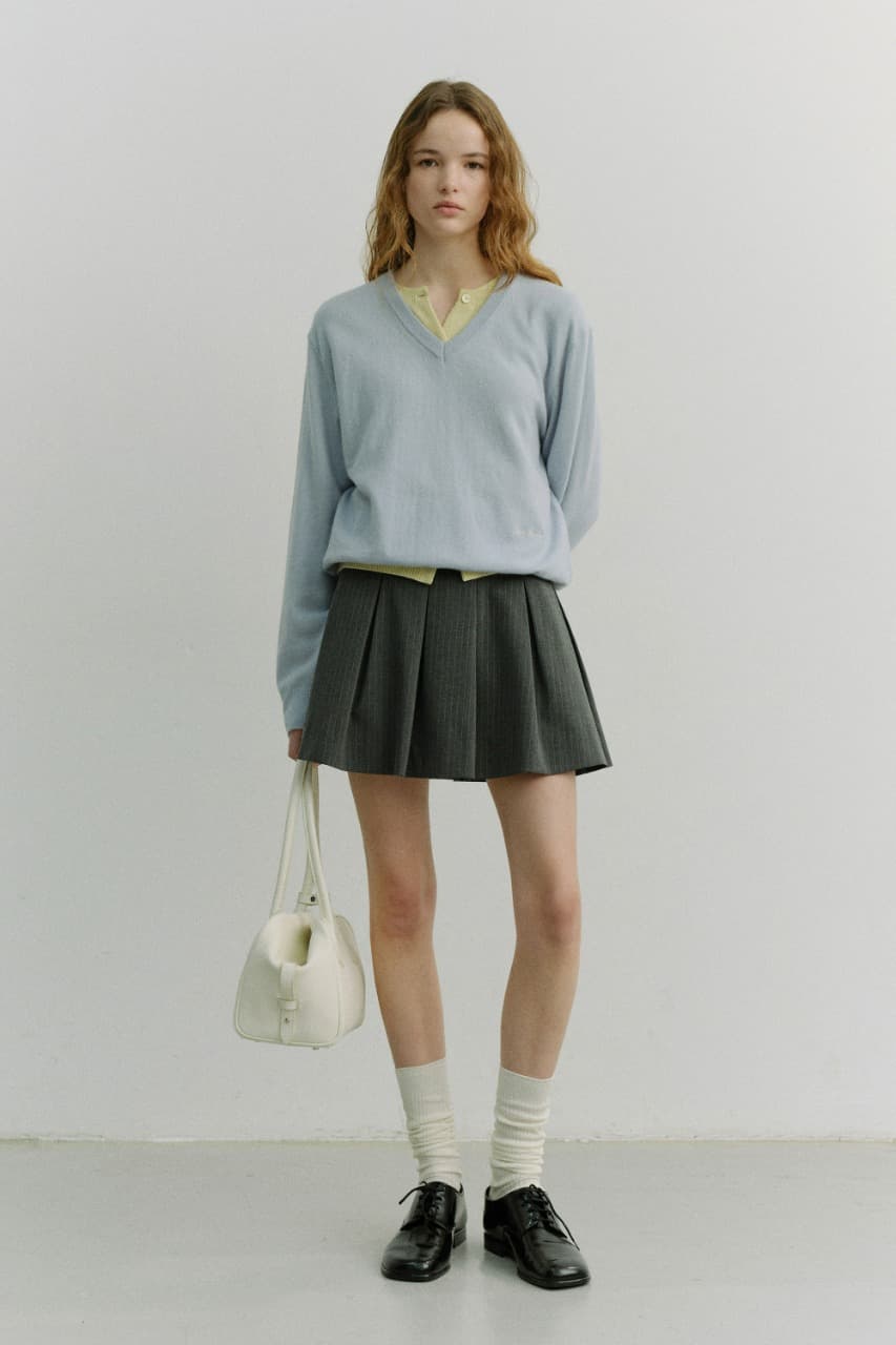 UNISEX SOFT V-NECK SWEATER SOFT BLUE_UDSW6A108B1