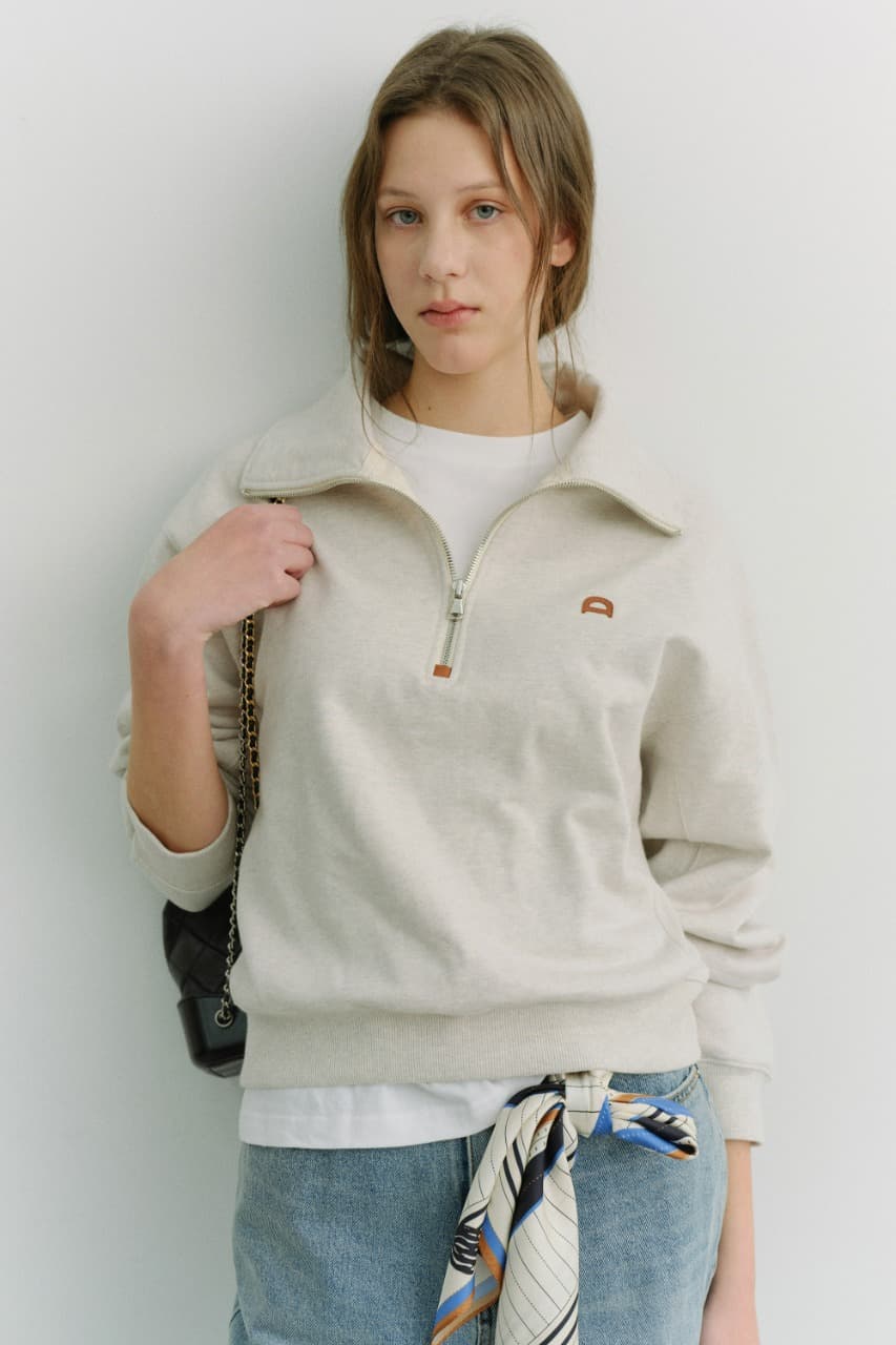 UNISEX LEATHER LOGO HALF ZIP-UP SWEATSHIRT OATMEAL MELANGE_UDTS6A107I1