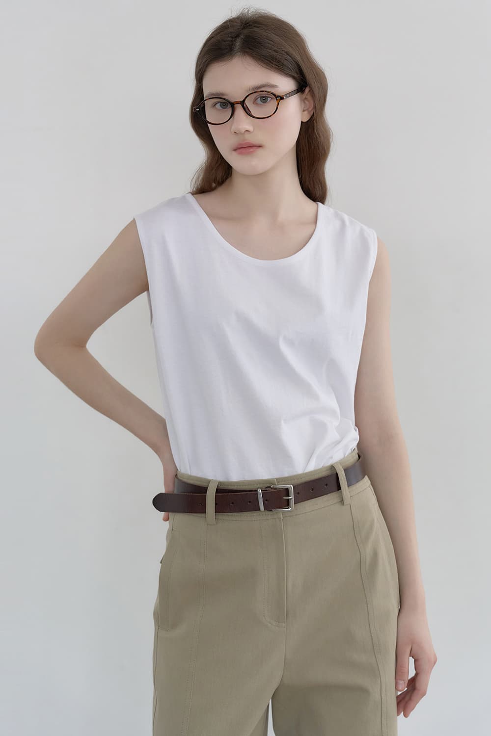 Two-way tuck detail sleeveless White [N6MTS05]