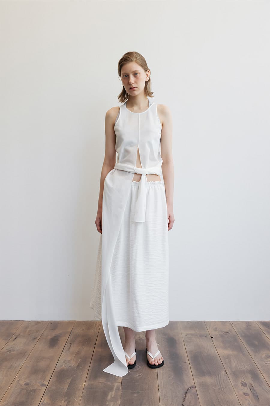 TEXTURED BAY SKIRT [WHITE]