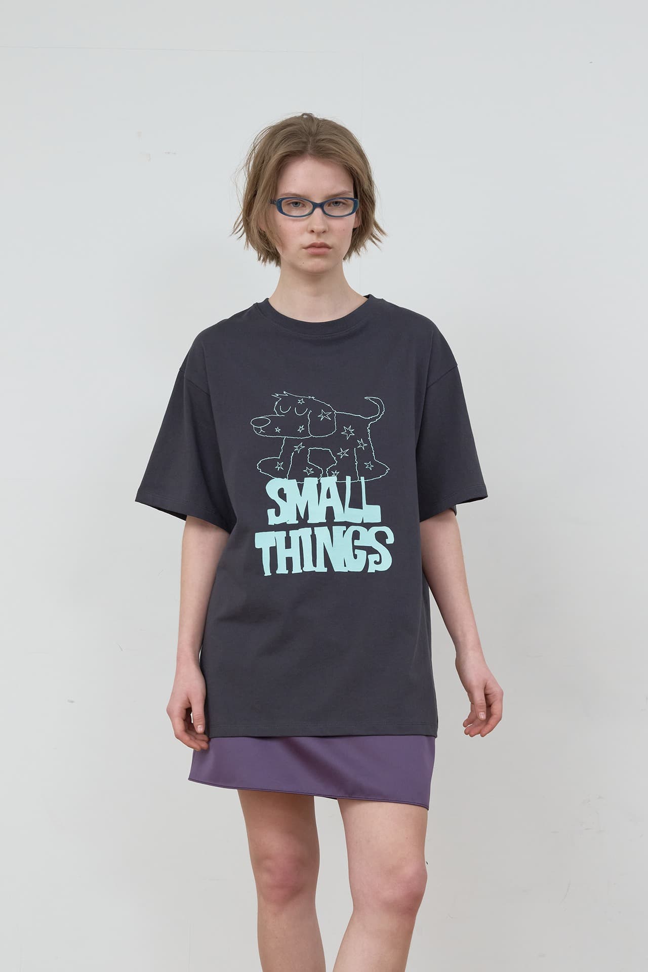 SMALL THINGS GRAPHIC T-SHIRT_CHARCOAL