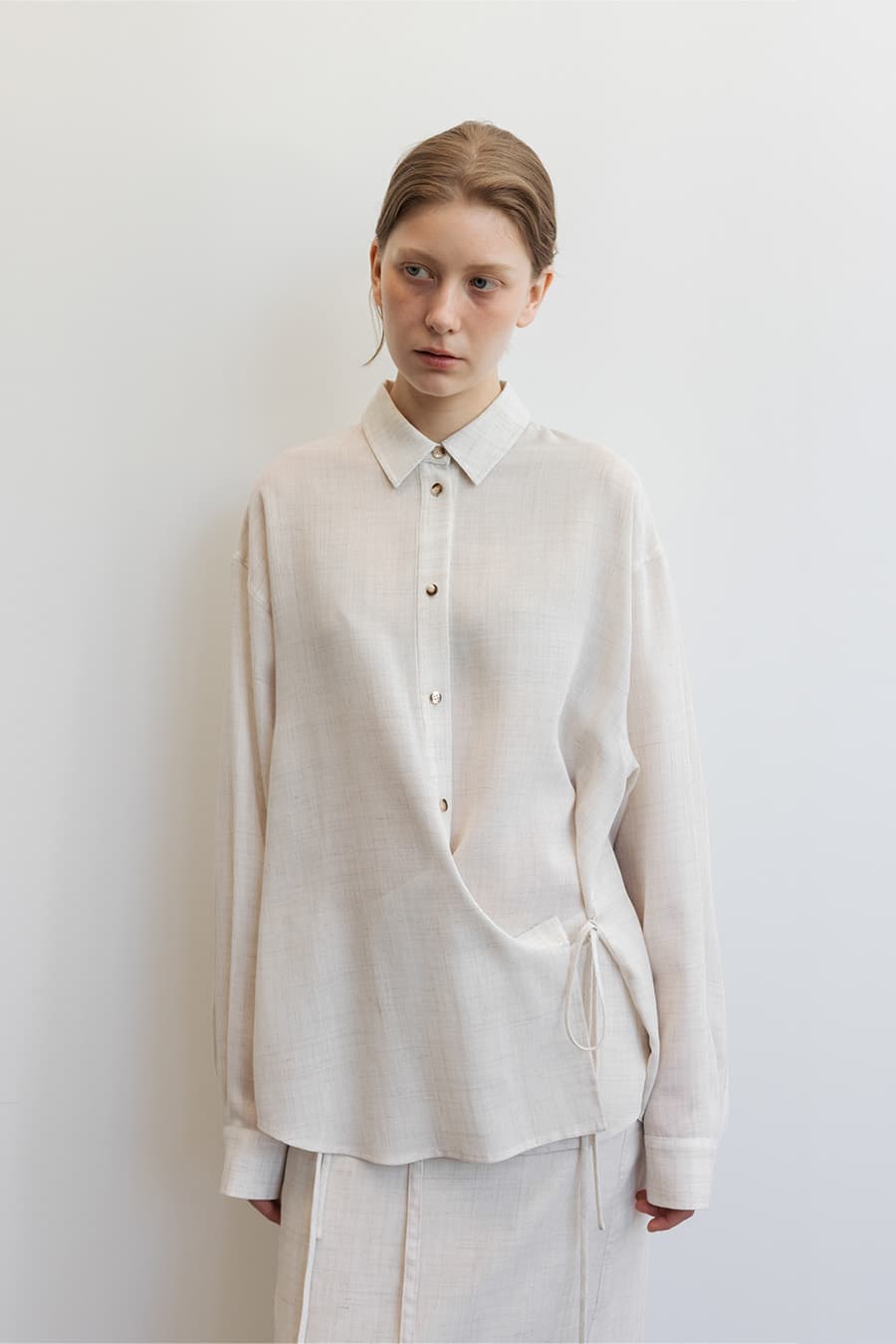 SIDE TWISTED SHIRT [IVORY]