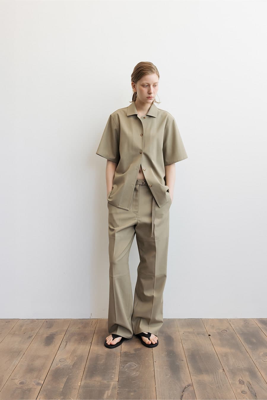 TWILL PANELED TROUSERS [BEIGE]
