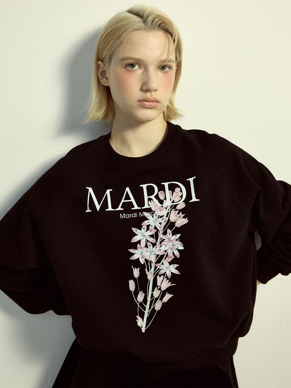 SWEATSHIRT RAGLAN LILIES 01_BLACK