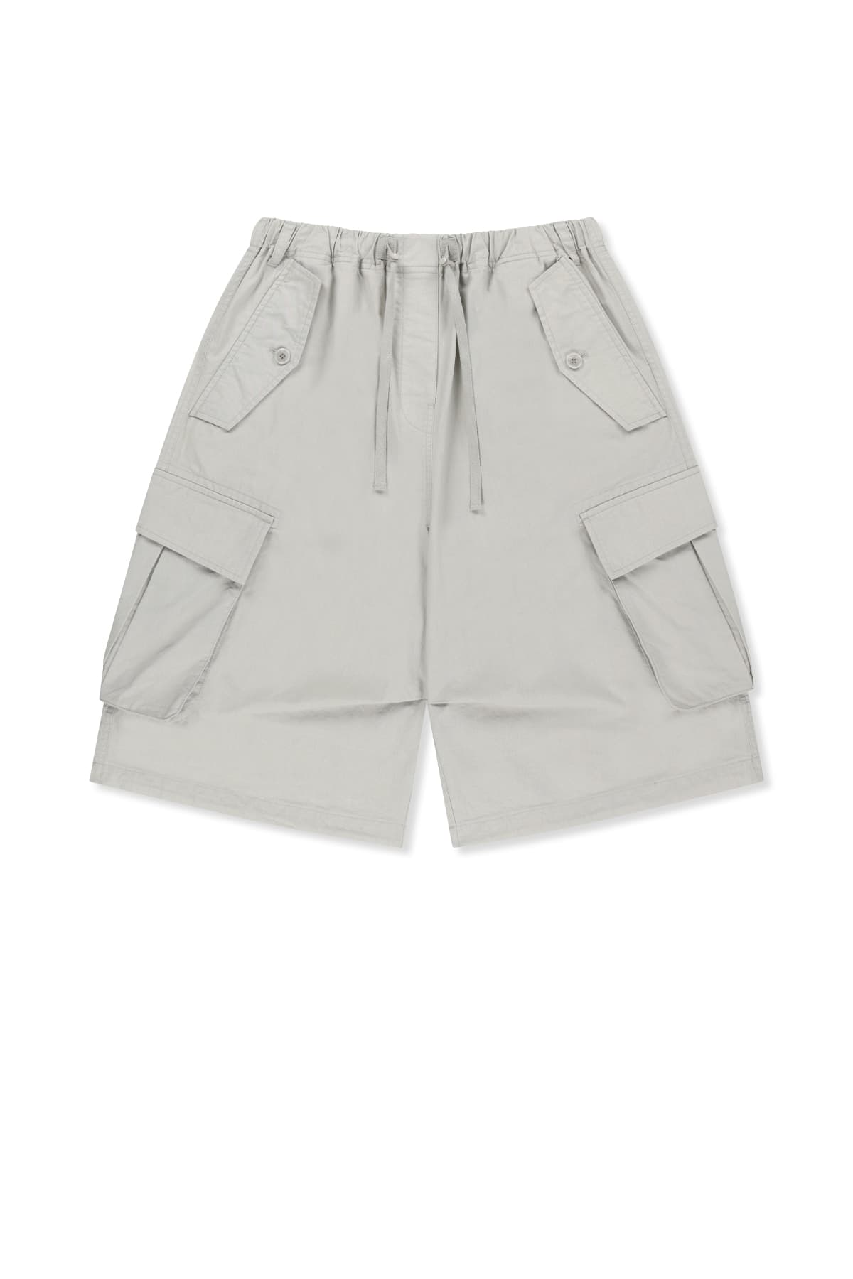 WASHED COTTON PATCH POCKET BERMUDA PANTS IN LIGHT GREY