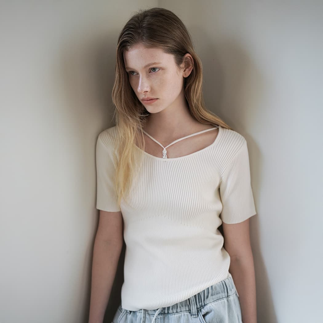 (Z-T-7059)HEART NECK STRAP SLIM KNIT