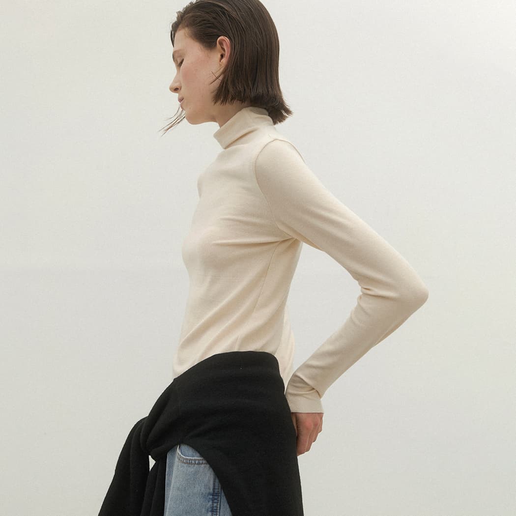 (Z-T-6935)ESSENTIAL SOFT DRAPE NECK TEE