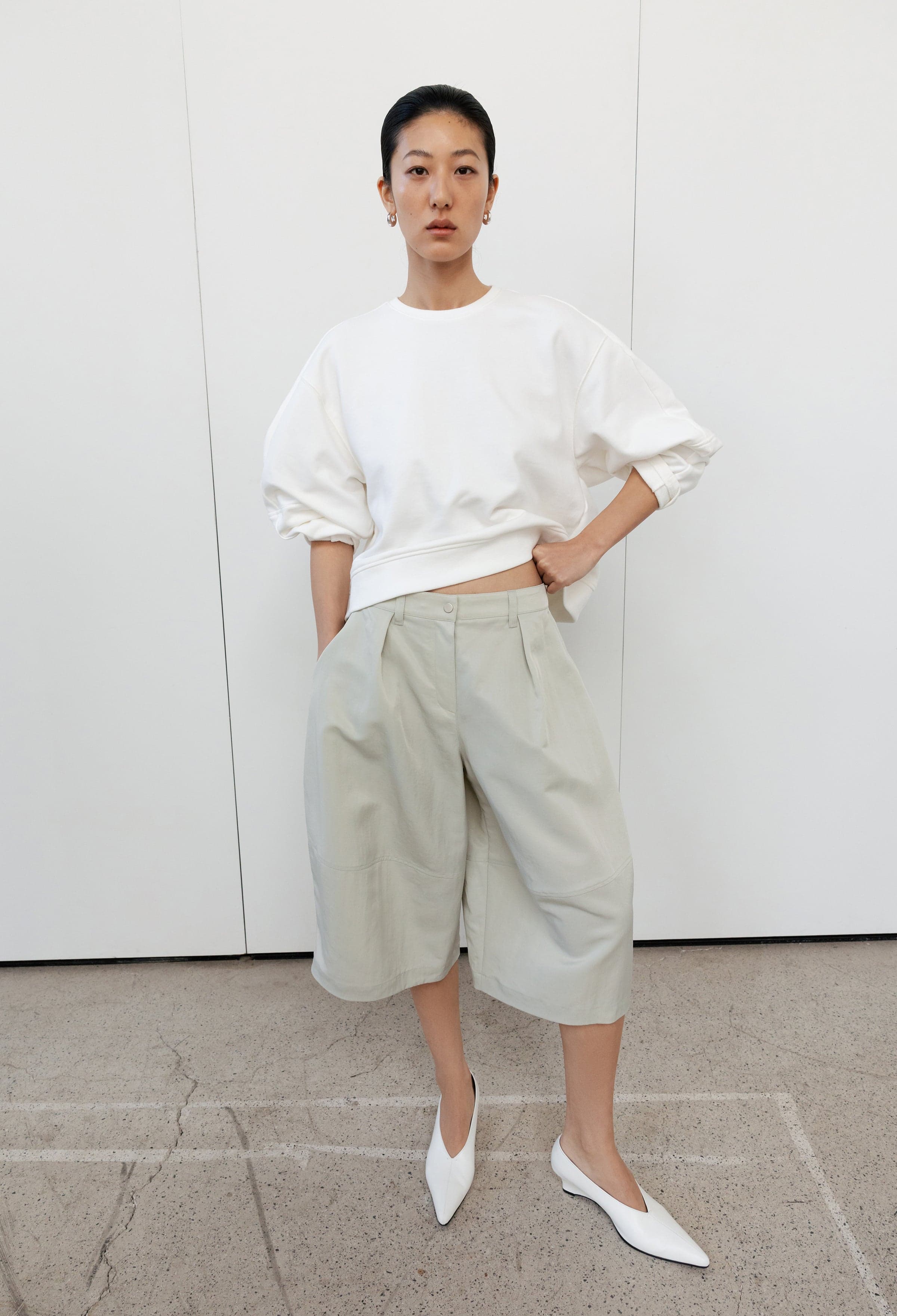볼륨 버뮤다 팬츠 라이트카키
