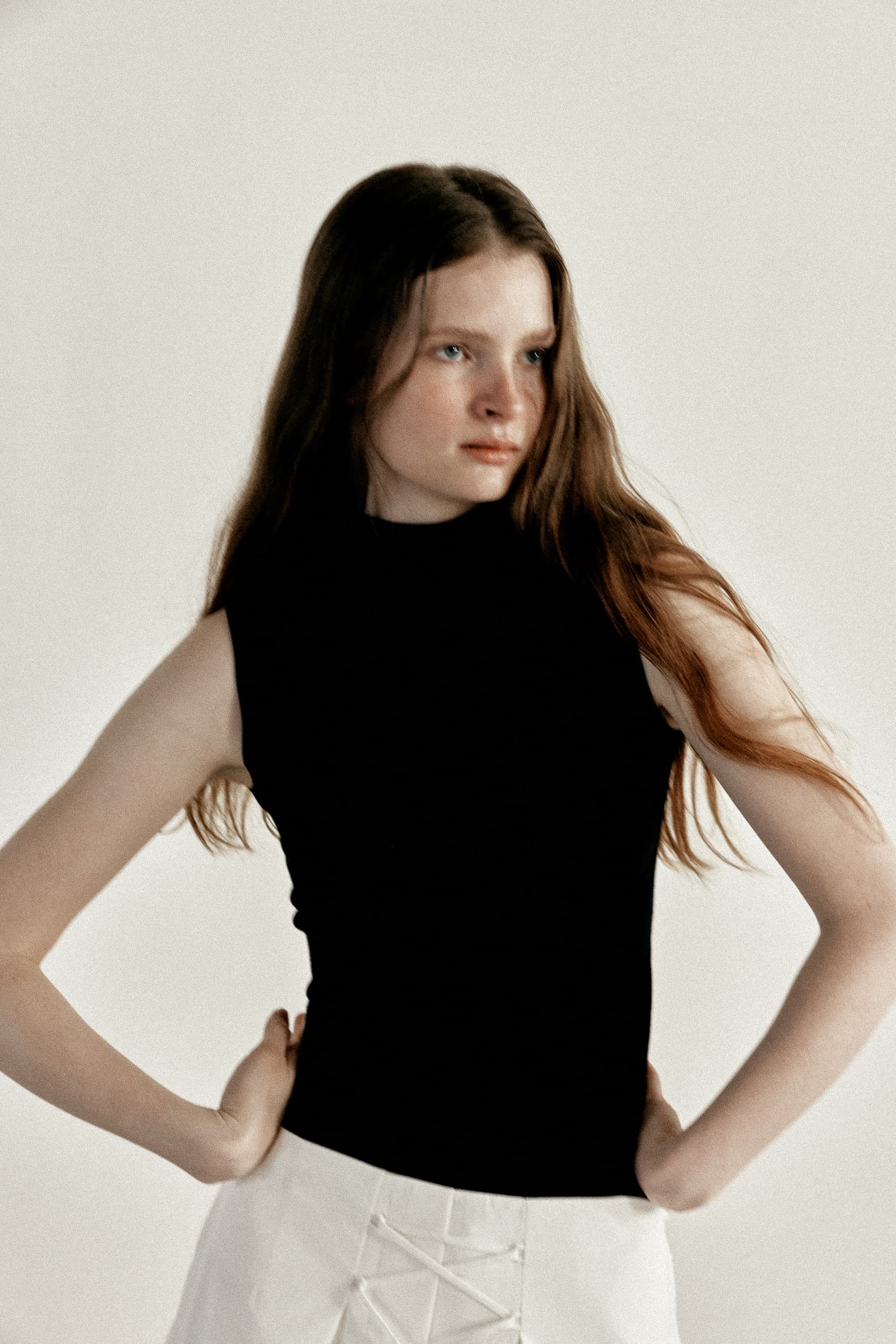 LISSE SLEEVELESS TOP [BLACK]