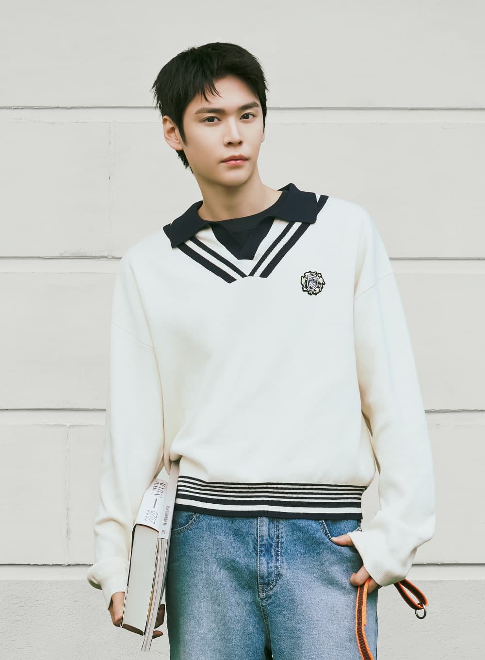 Crest Logo Open Collar Knit - Cream