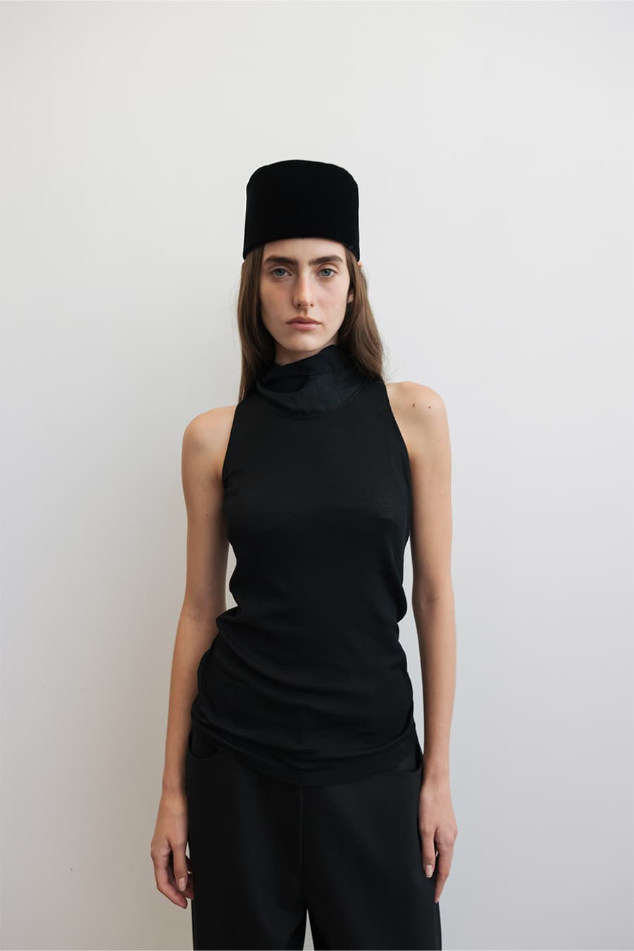 SCARF SLEEVELESS JERSEY TOP [BLACK]