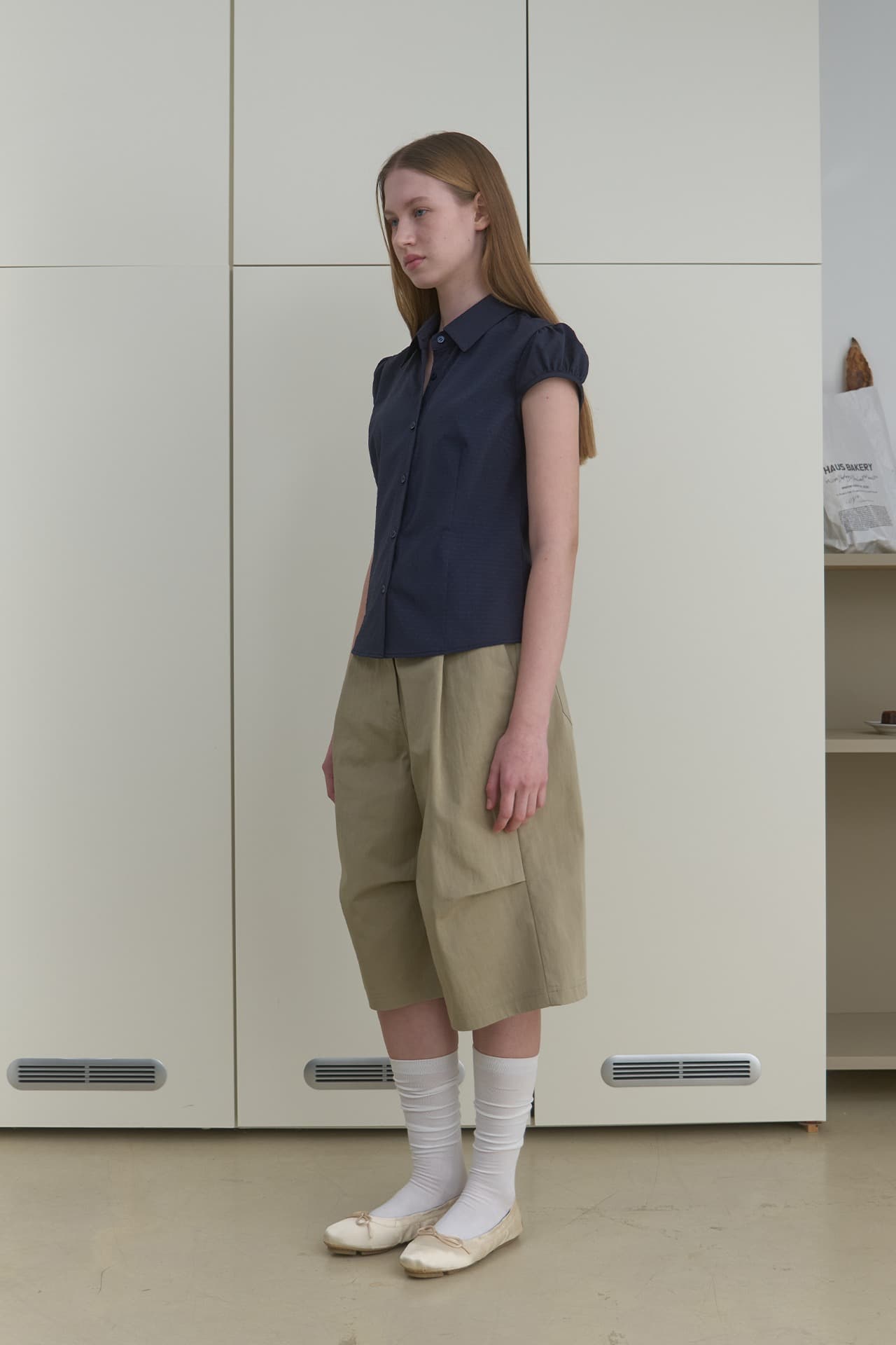 PIN TUCK BERMUDA PANTS_BEIGE