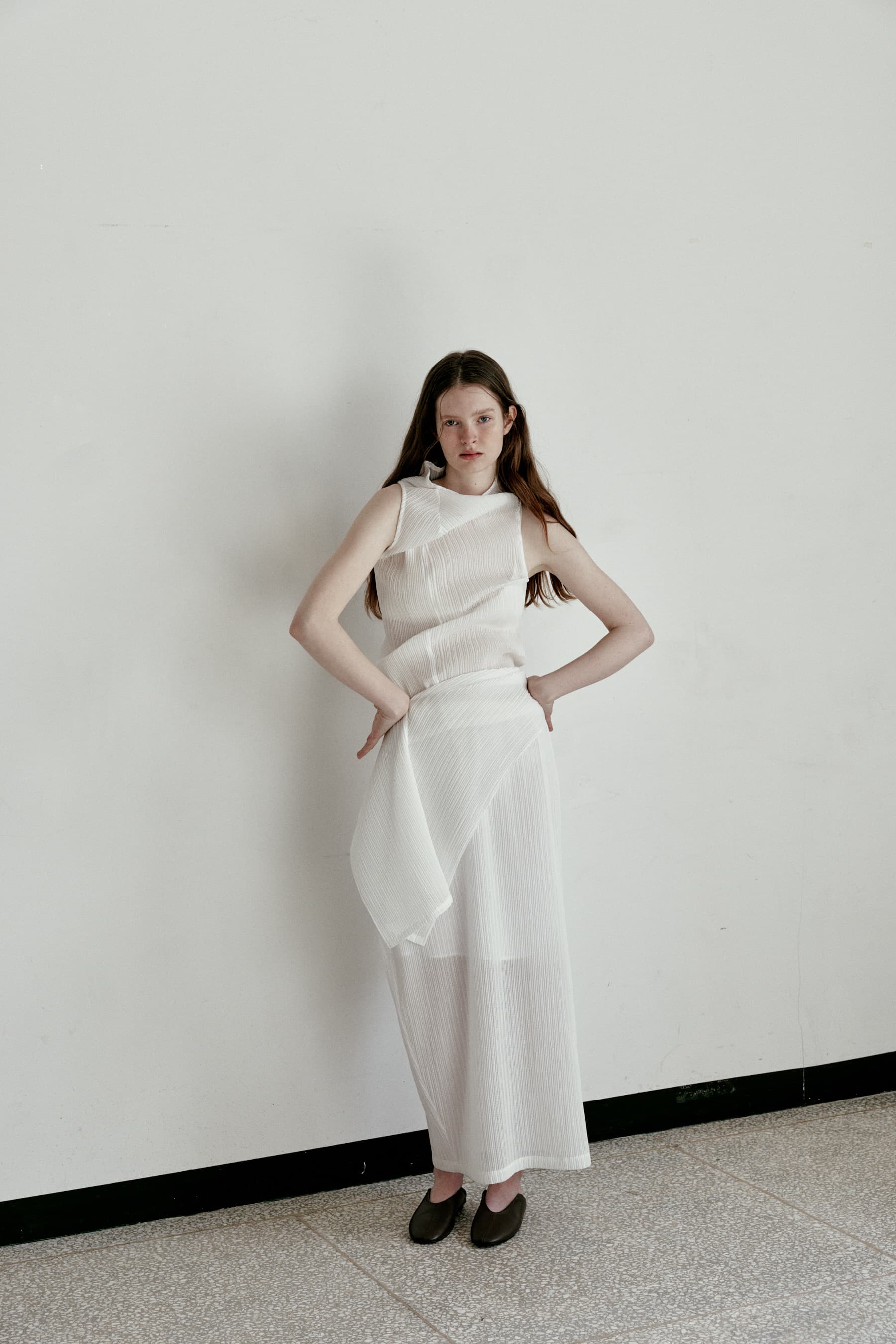 AUBE PLEATS LONG SKIRT [WHITE]