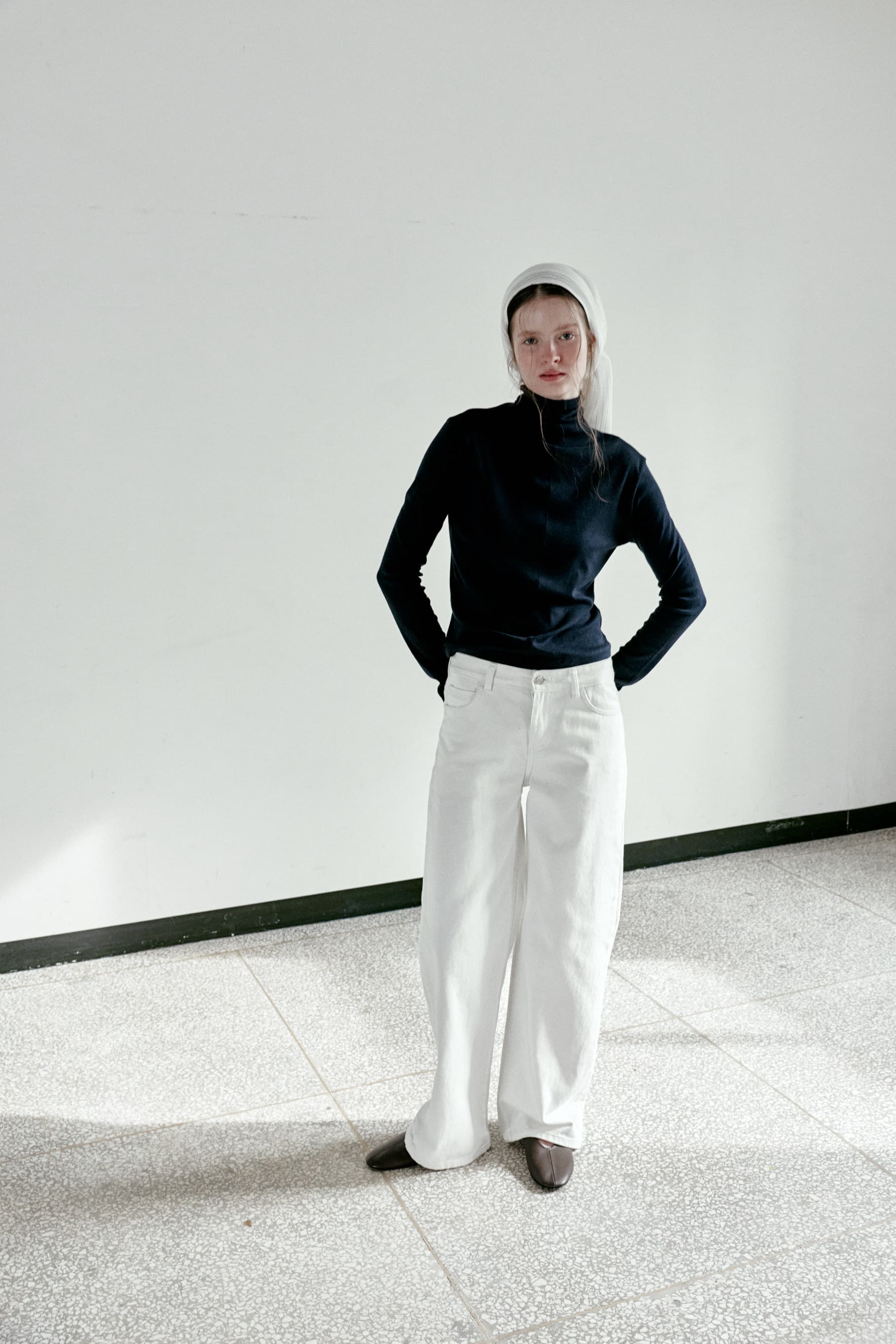 SORREN LOW-RISE DENIM PANTS [WHITE]