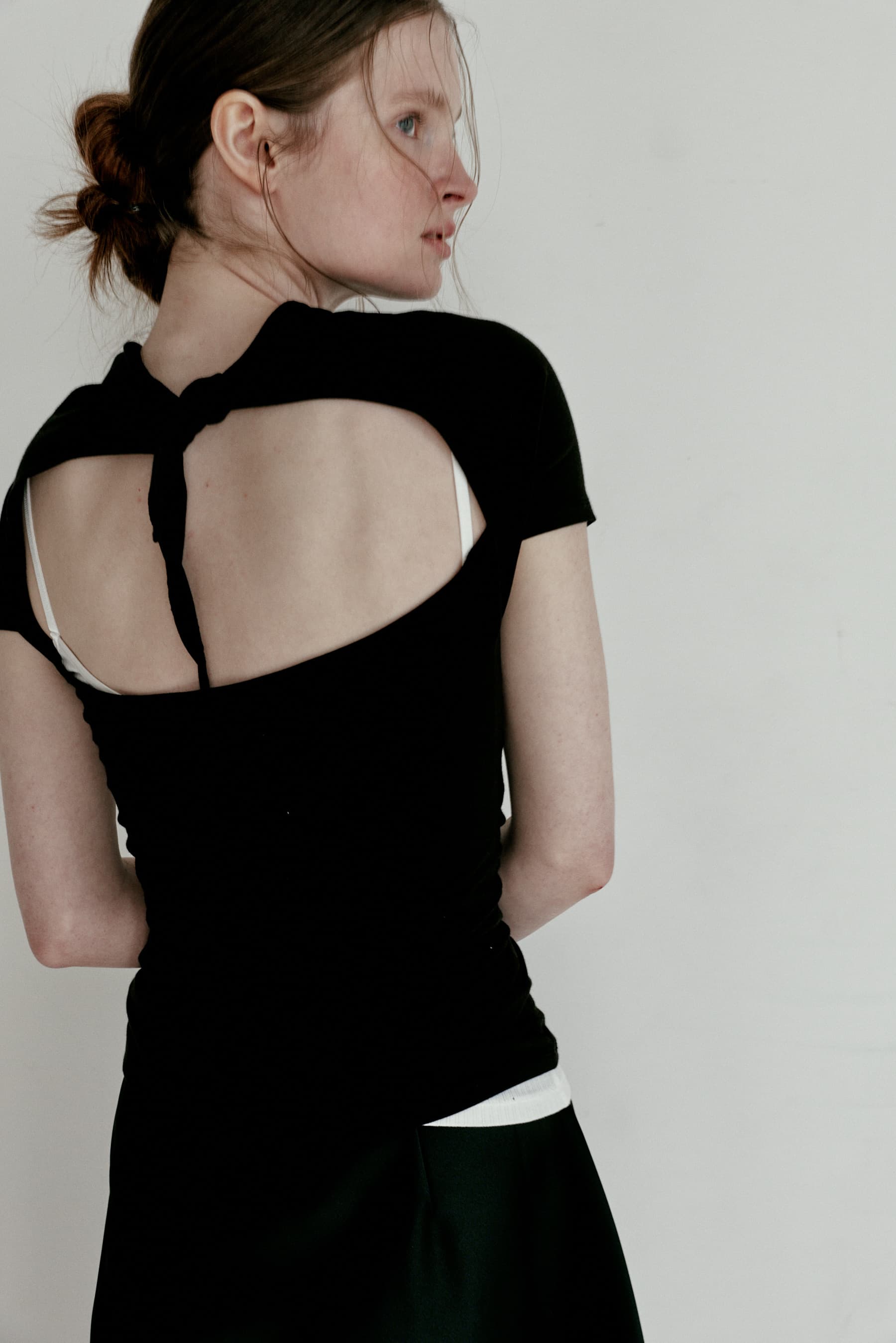 BACK STRAP HALF TOP [BLACK]
