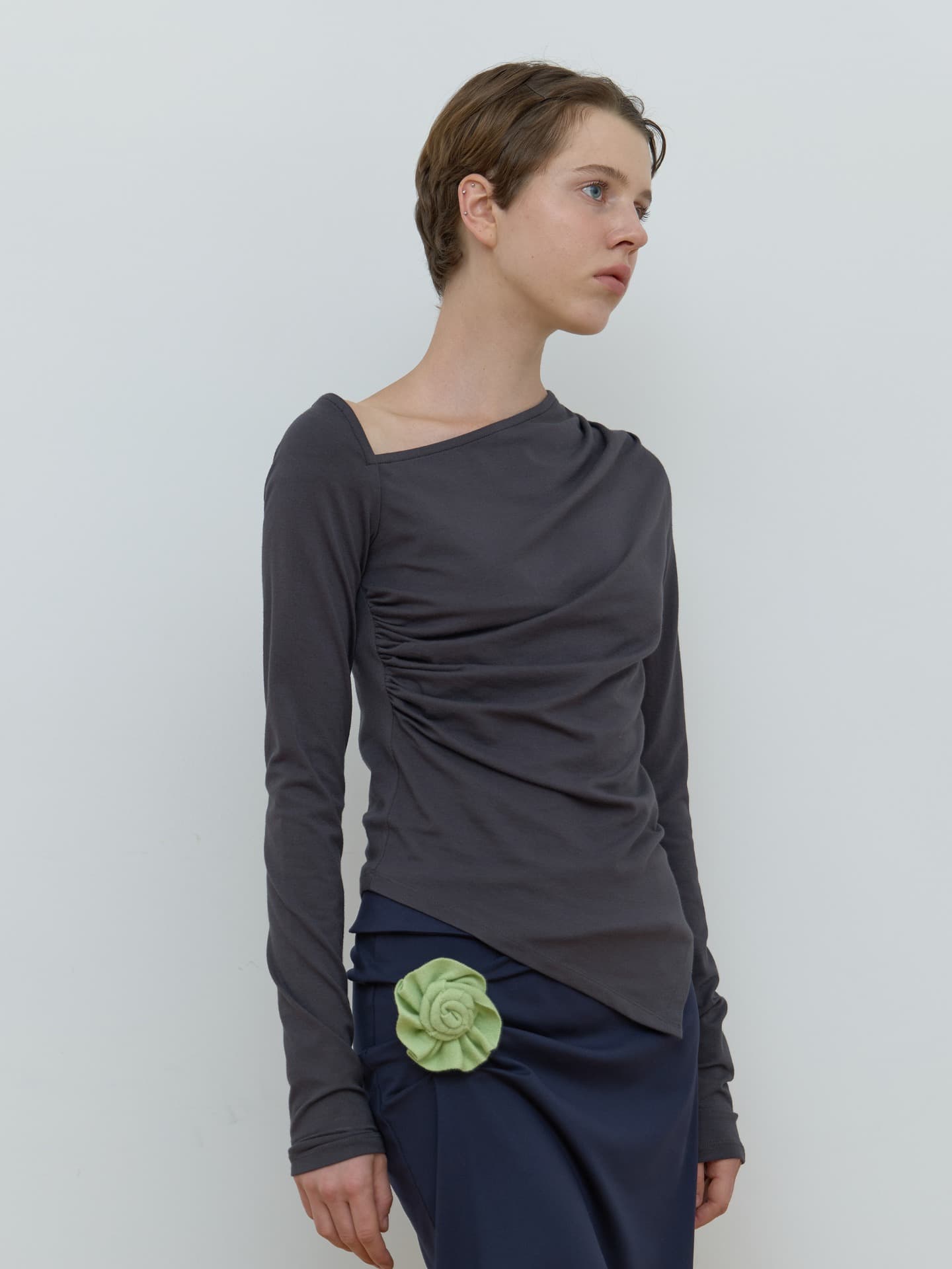 ASYMMETRIC SHIRRING TOP_CHARCOAL