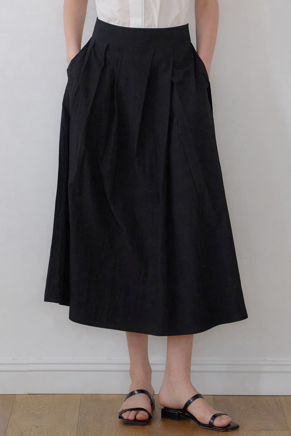 Natural fluid flared skirt Black [N6MSK01]