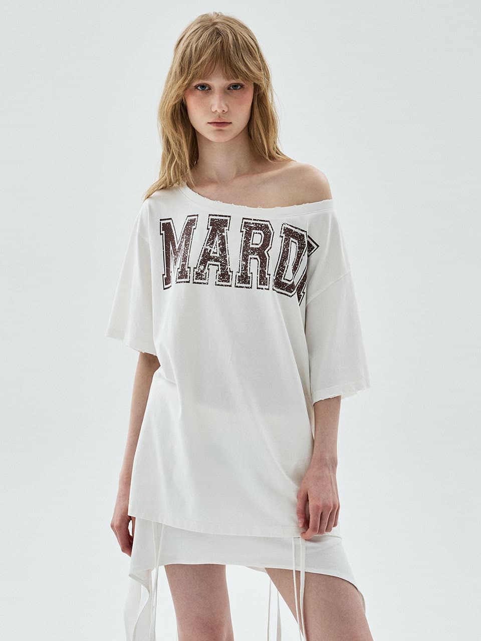 TSHIRT OFF SHOULDER CRACKED LOGO DESTROYED_IVORY BURGUNDY