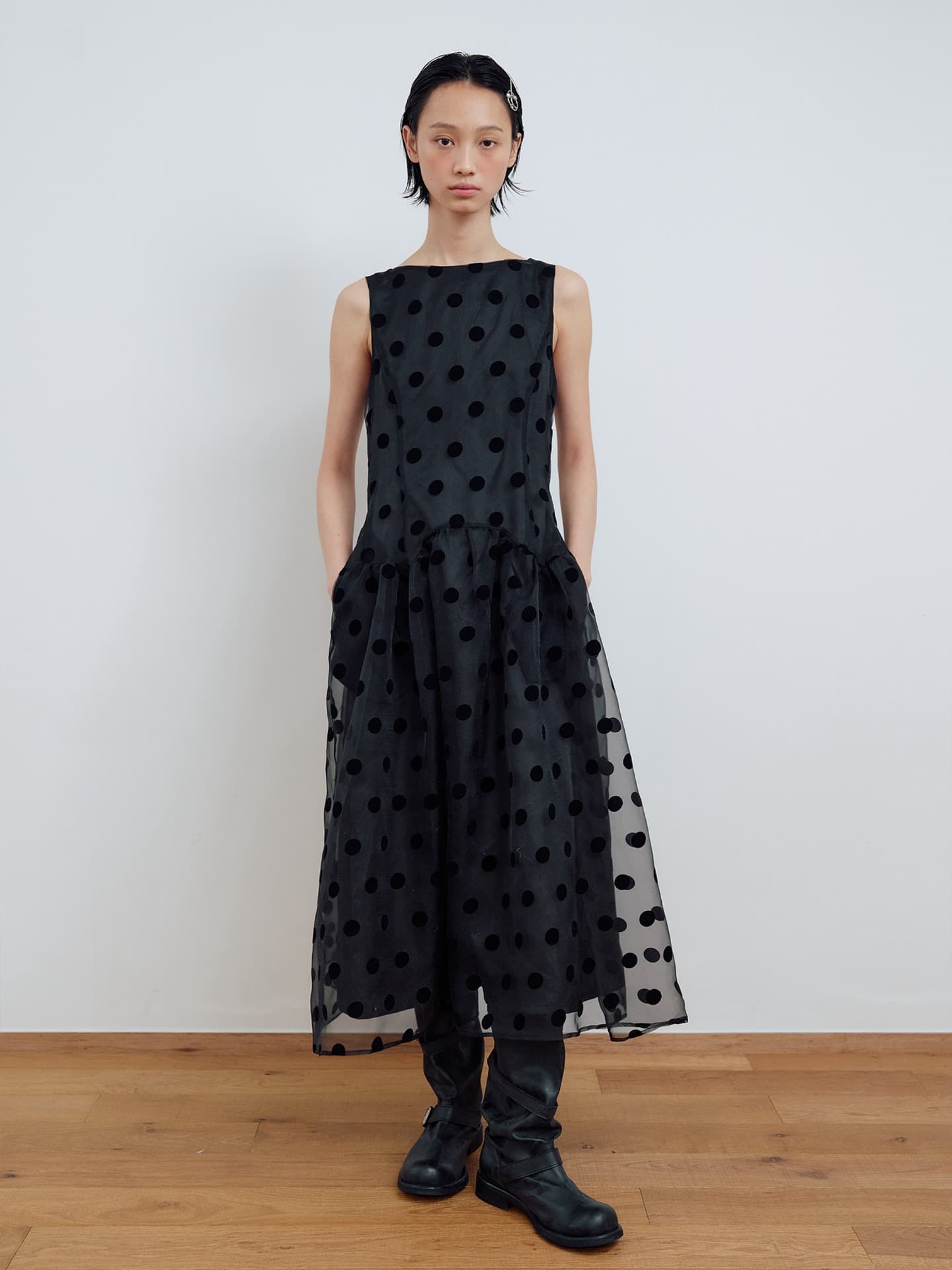 BACK HOLE DRESS_DOT