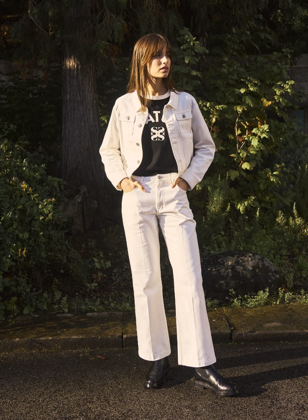 (W) Classic Straight Denim Pants - White