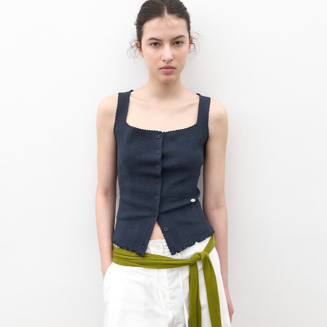 (VT-0285)EYELET SCALLOP DETAIL KNIT VEST