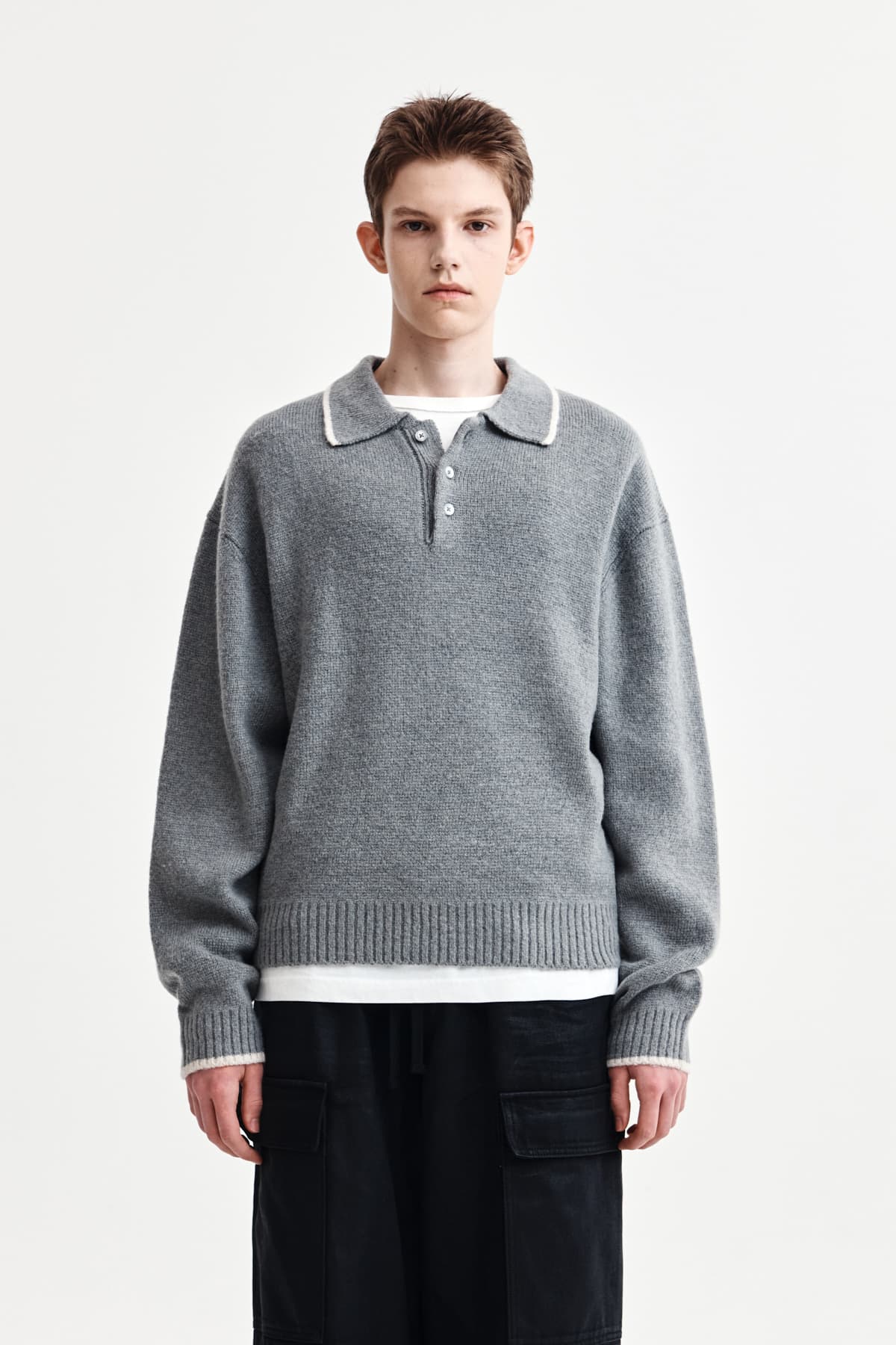 BACK LOGO COLLAR KNIT TOP FOR MEN IN GREY