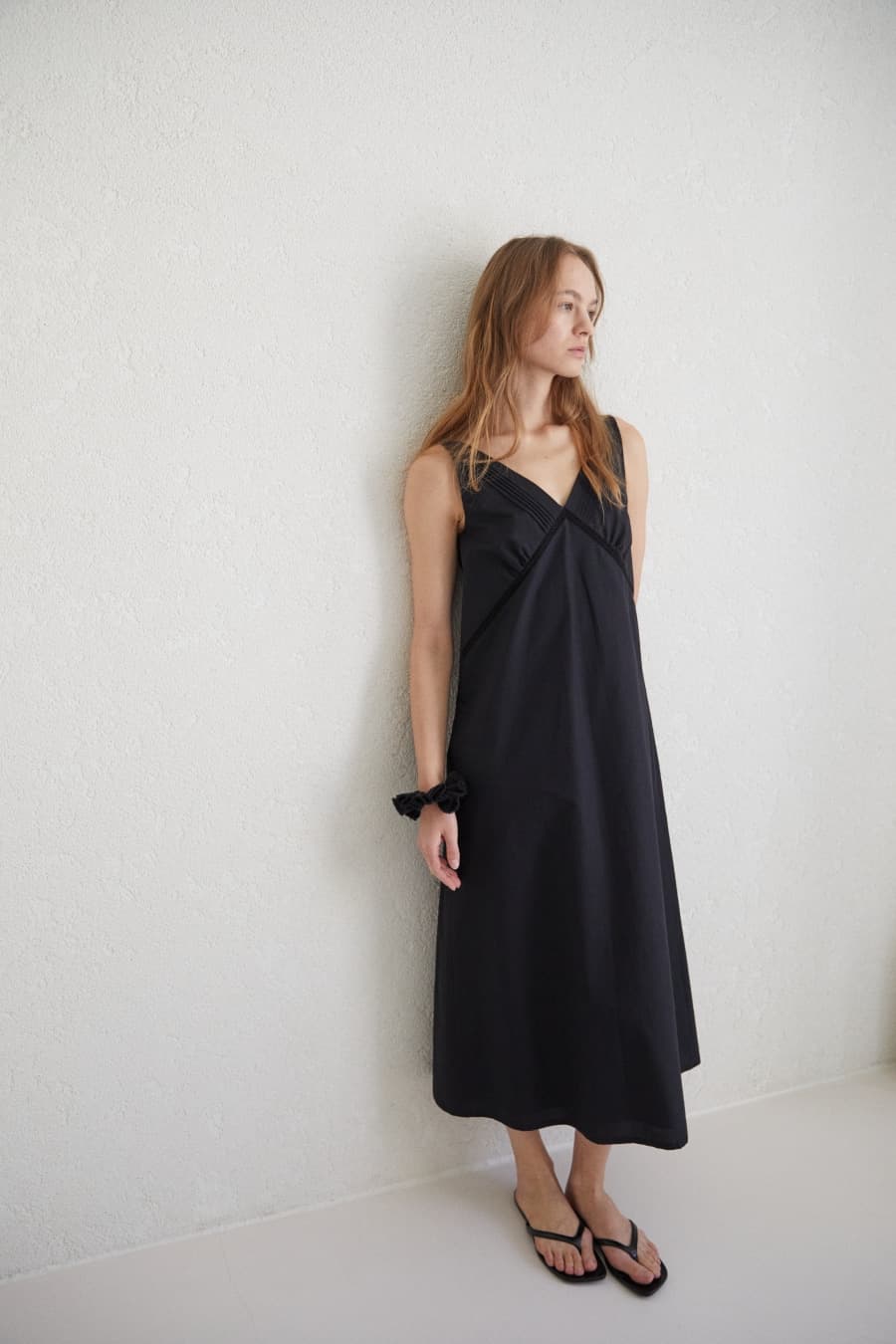 LONG SCALLOPED DRESS [BLACK]