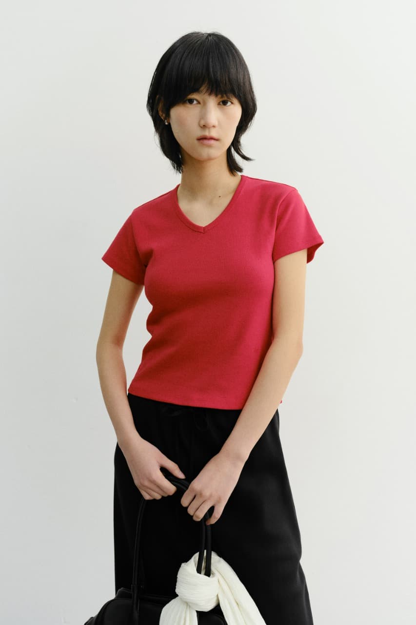 V-NECK SLIM TOP RED_UDTS6B226R2