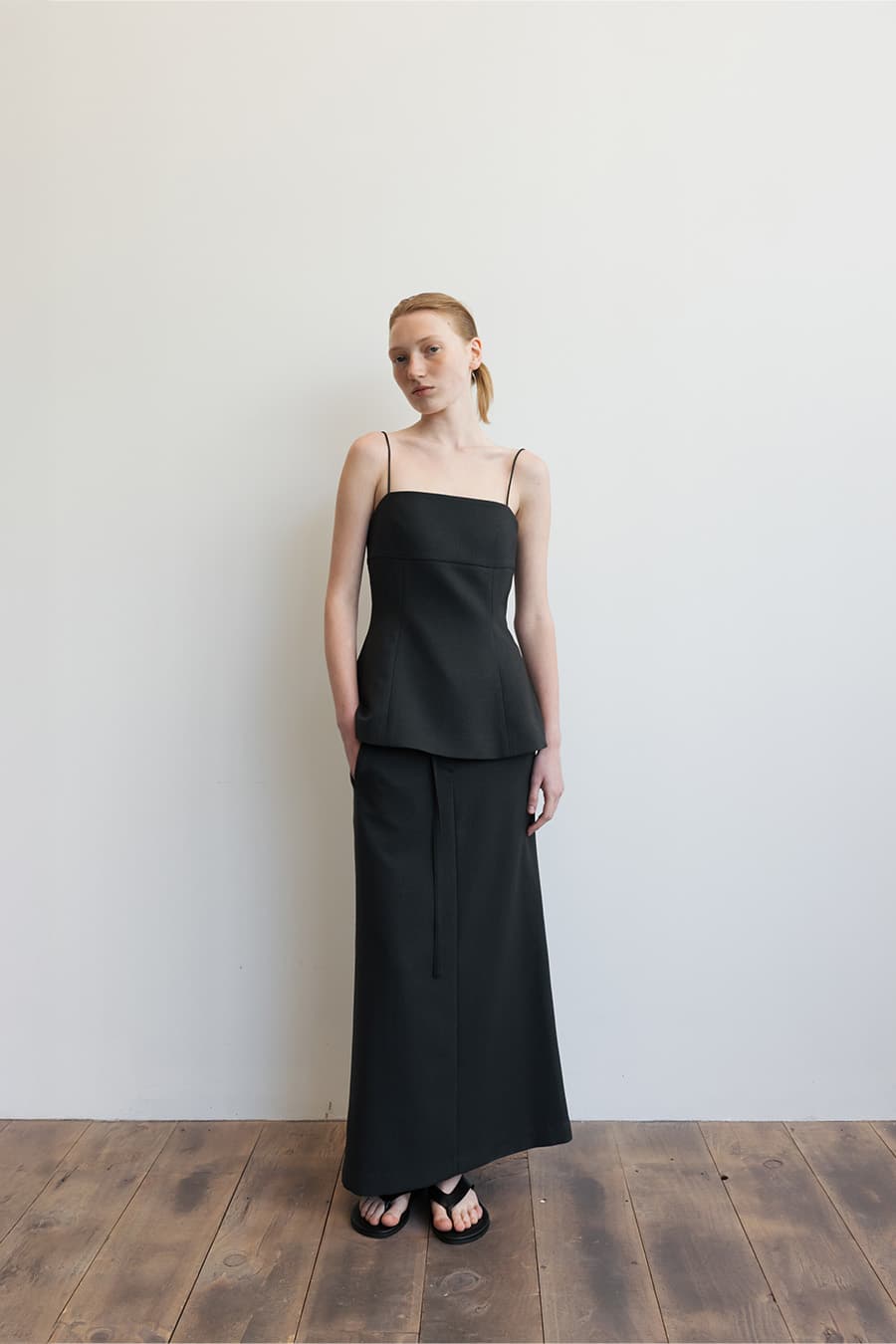 TESSA BELTED SKIRT by JAPANESE FABRIC [CHARCOAL]