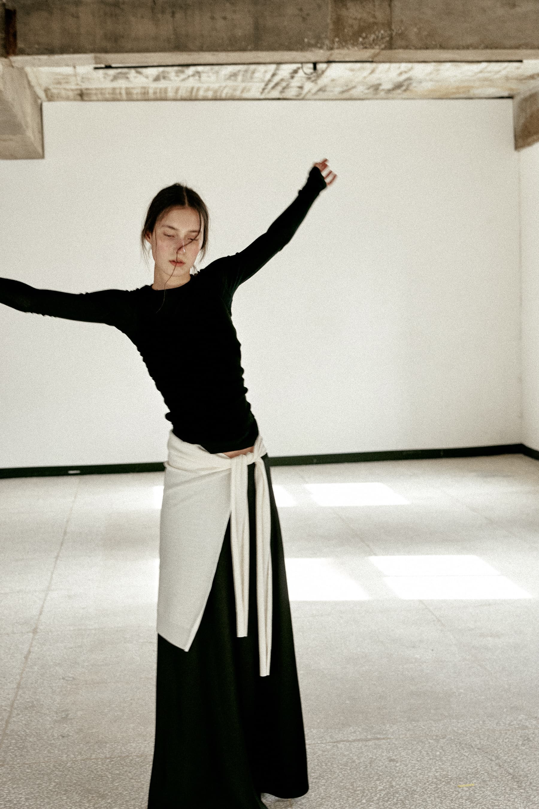 SATIN MAXI SKIRT [BLACK]