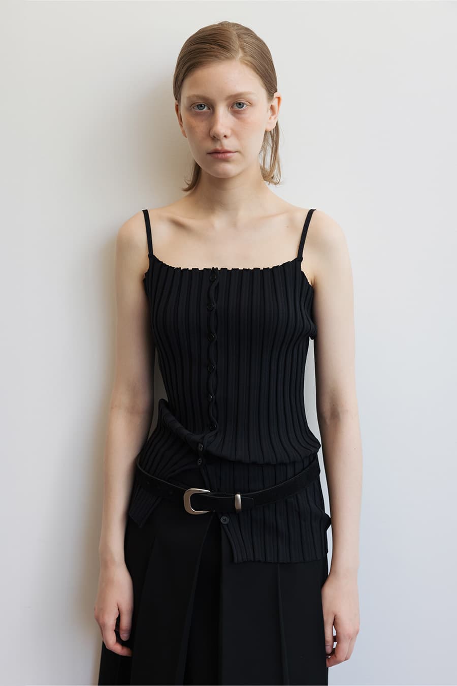 MILLIE KNIT SLEEVELESS TOP [BLACK]