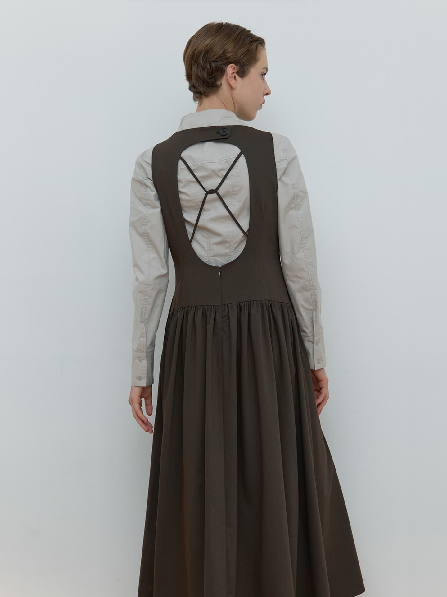 BACK HOLE WOOL DRESS_BROWN