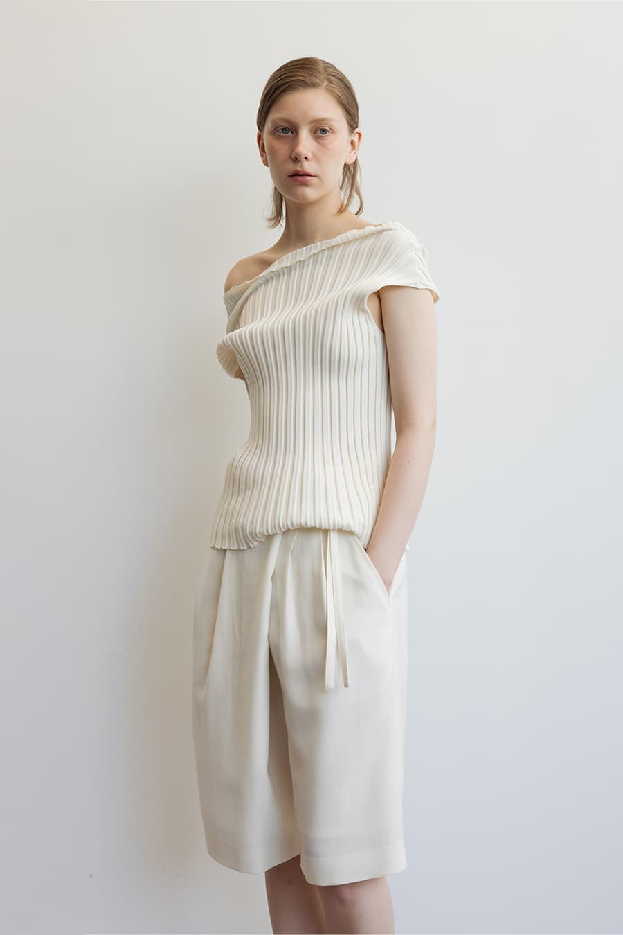 MILLIE KNIT SLEEVELESS MOCKNECK TOP [IVORY]
