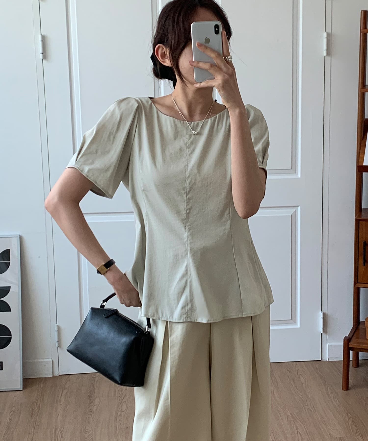 캄파눌라 퍼프 슬리브 블라우스 [BEIGE]