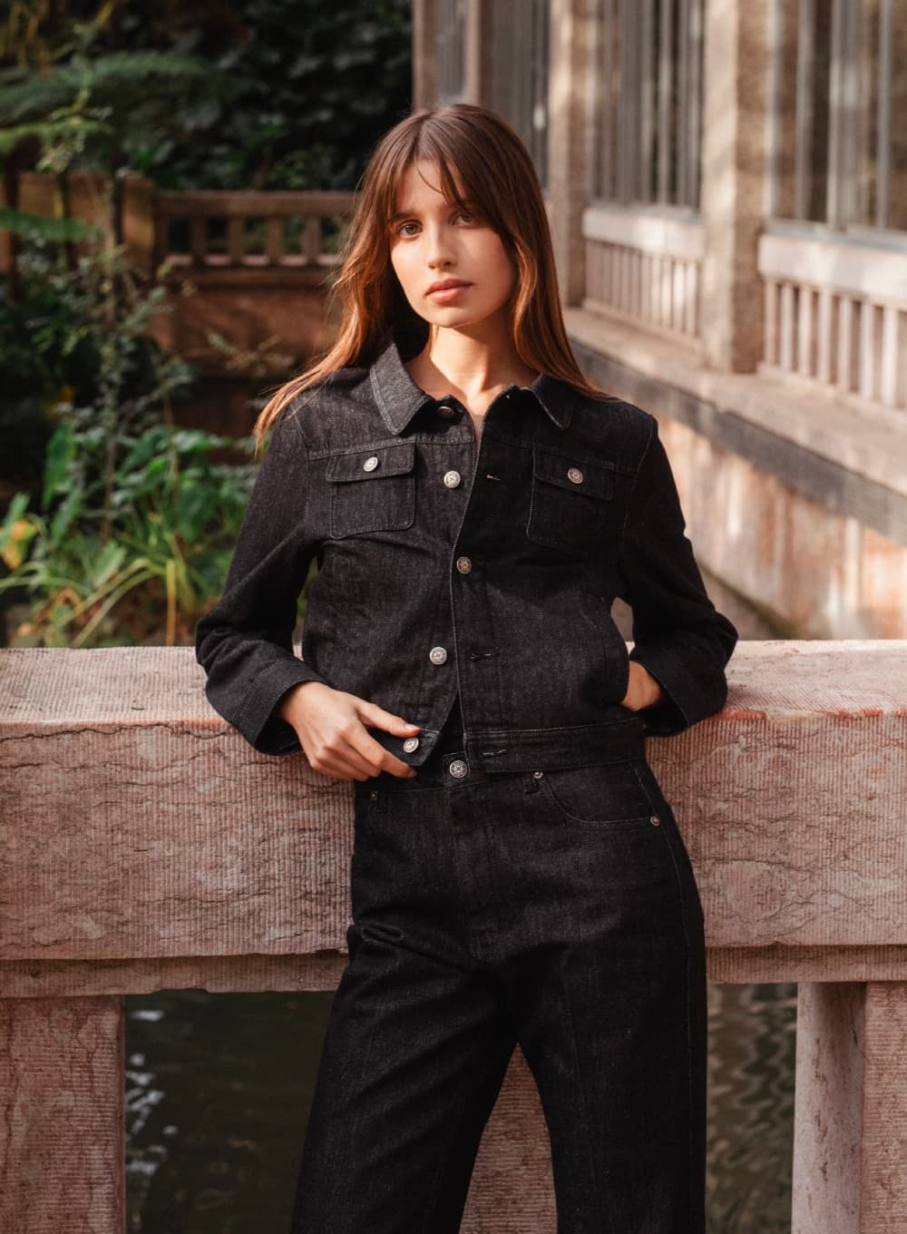 (W) Classic Nonfade Denim Trucker Jacket - Black