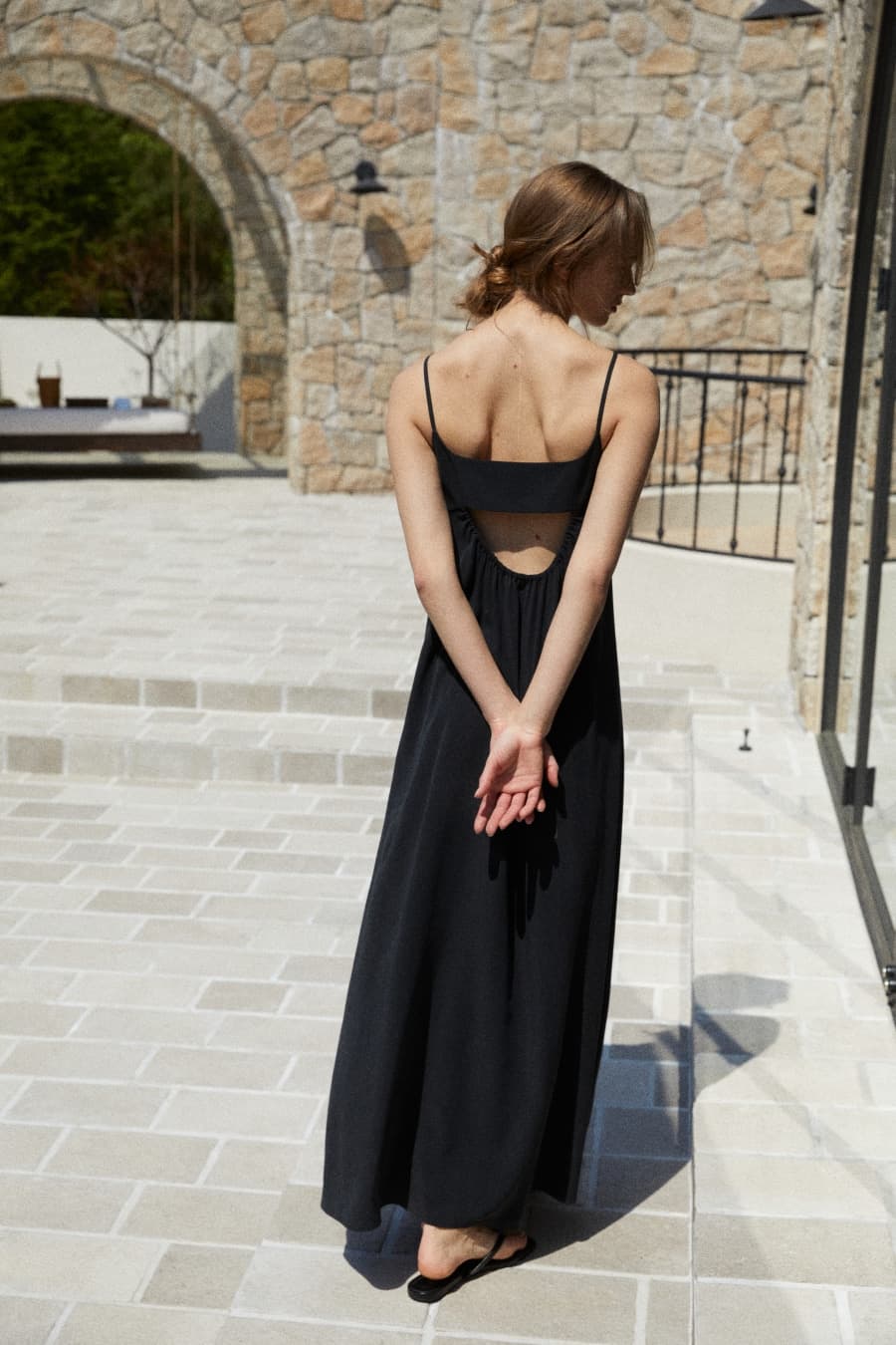 BACK SHIRRING LONG DRESS [BLACK]