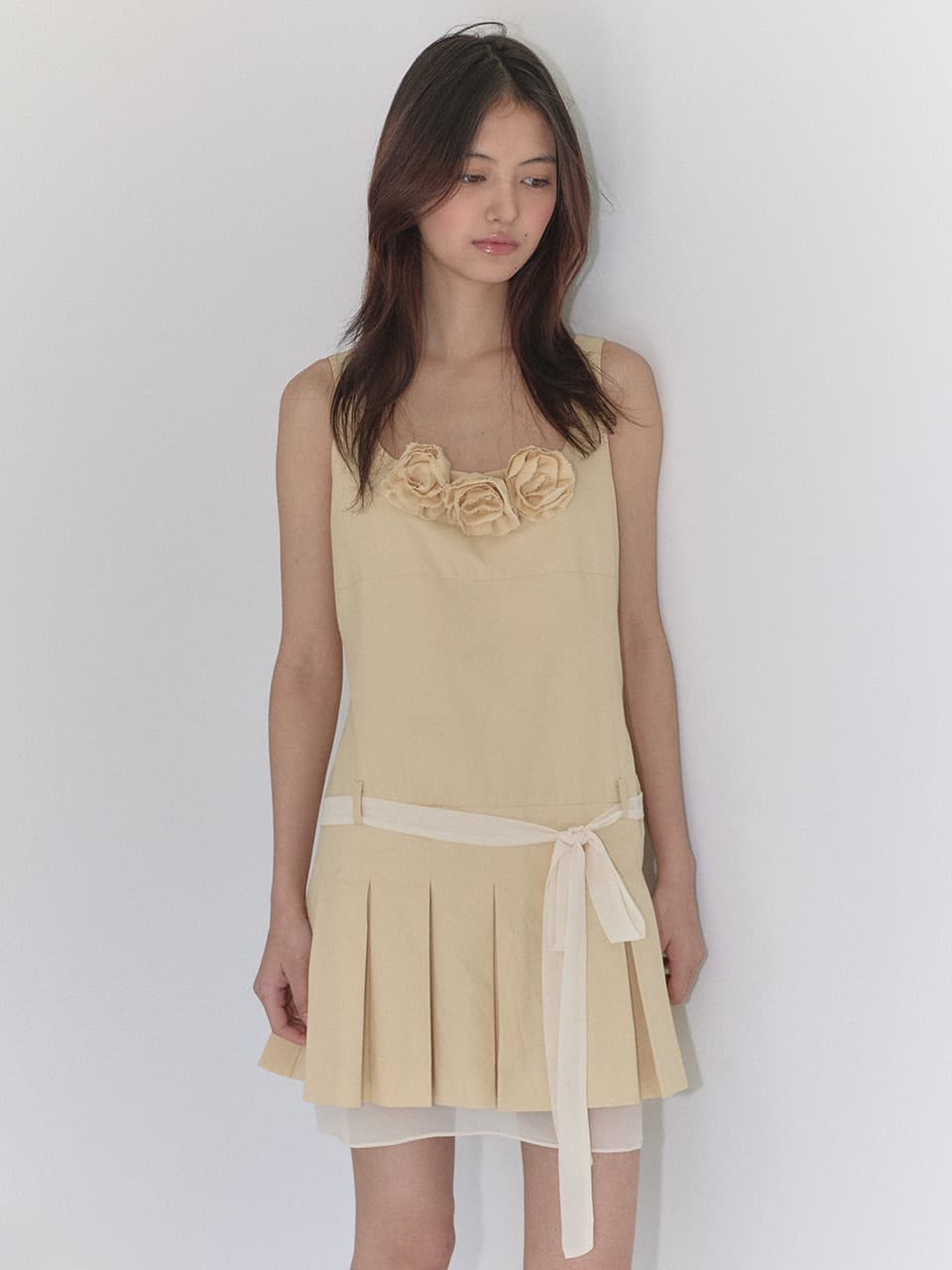 BELTED PLEATS ONE-PIECE (BUTTER)