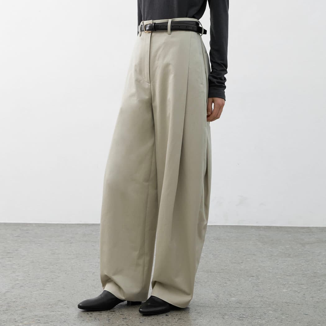 (PT-5708)CHINO VOLUME CURVED TUCK PANTS