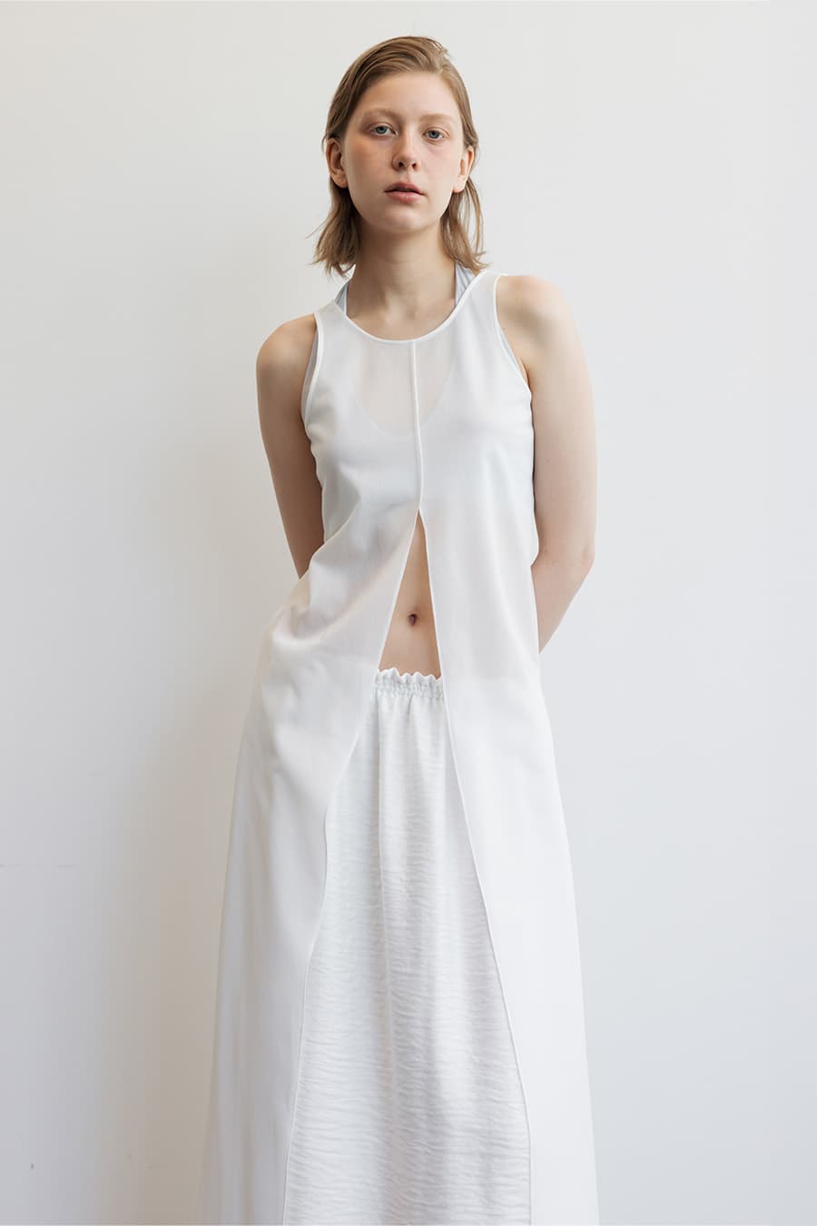 SELF-TIE SLEEVELESS BLOUSE [WHITE]