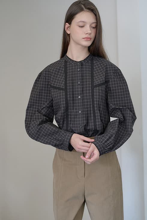 25WN frill point blouse [BK/CH]