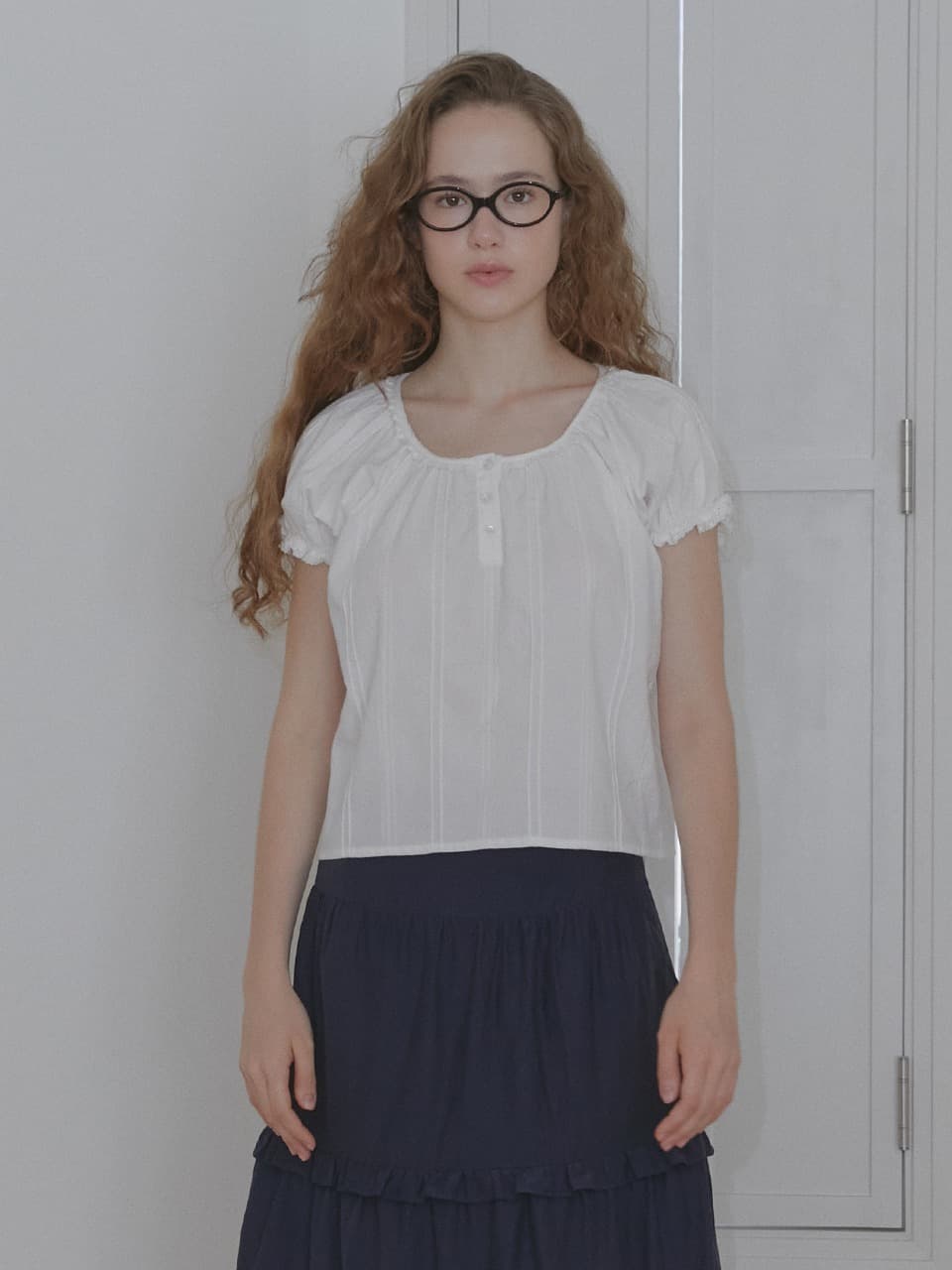 NECK SHIRRING BLOUSE (WHITE)