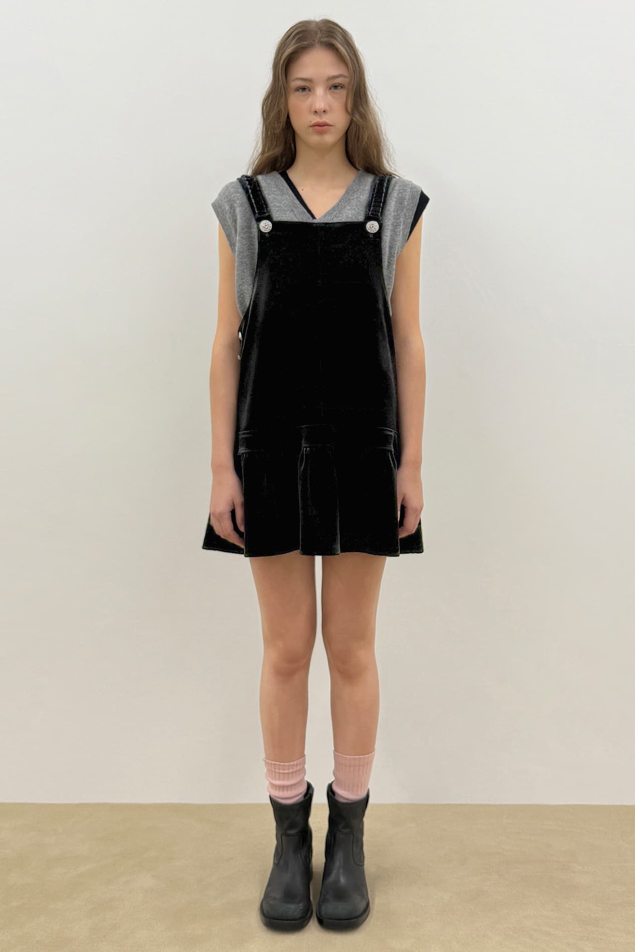 Vintage Rose Velvet Overall Skirt (Black)