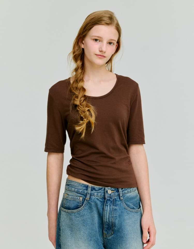 deep u-neck t-shirt - brown