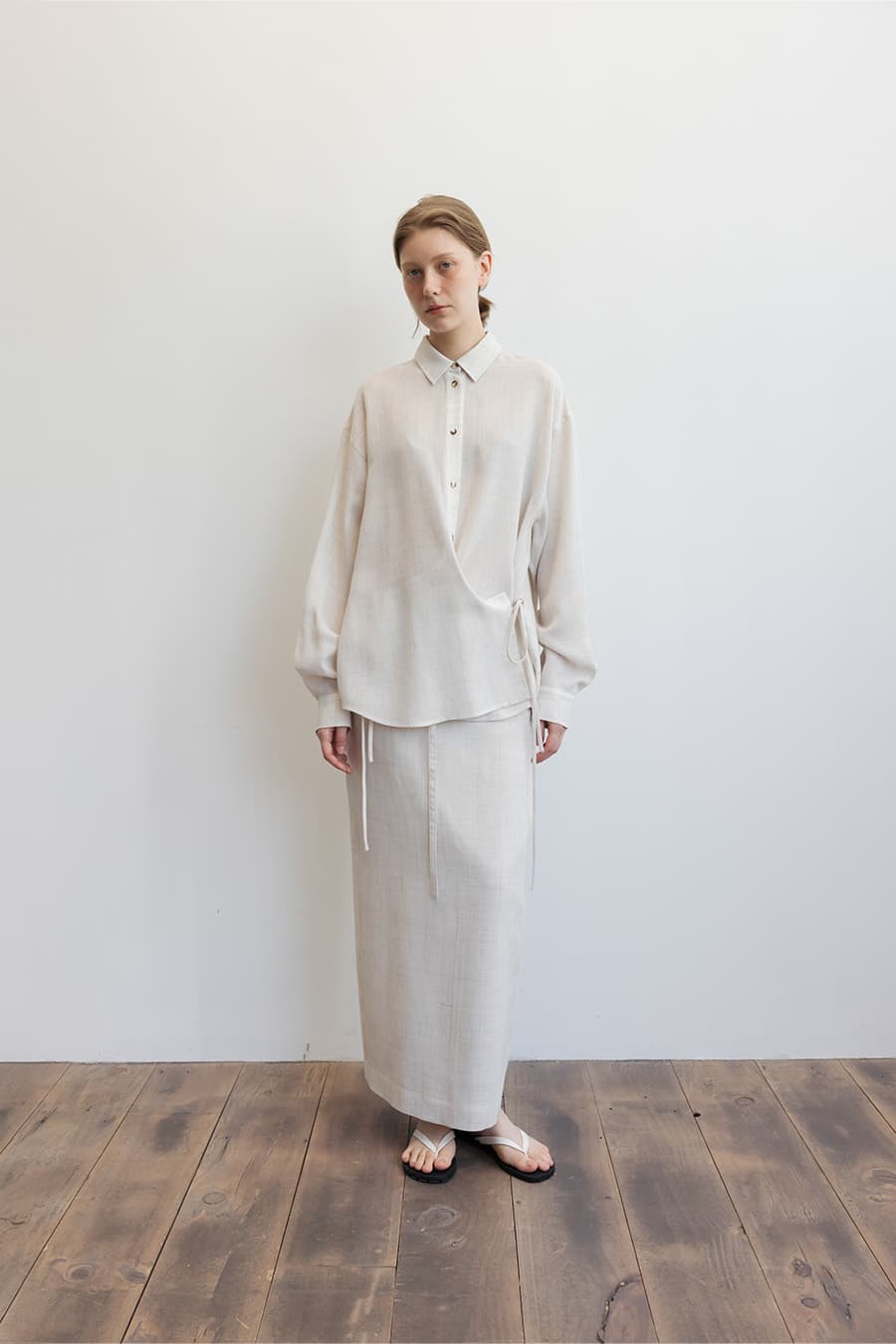 LIV BELTED LONG SKIRT [IVORY]