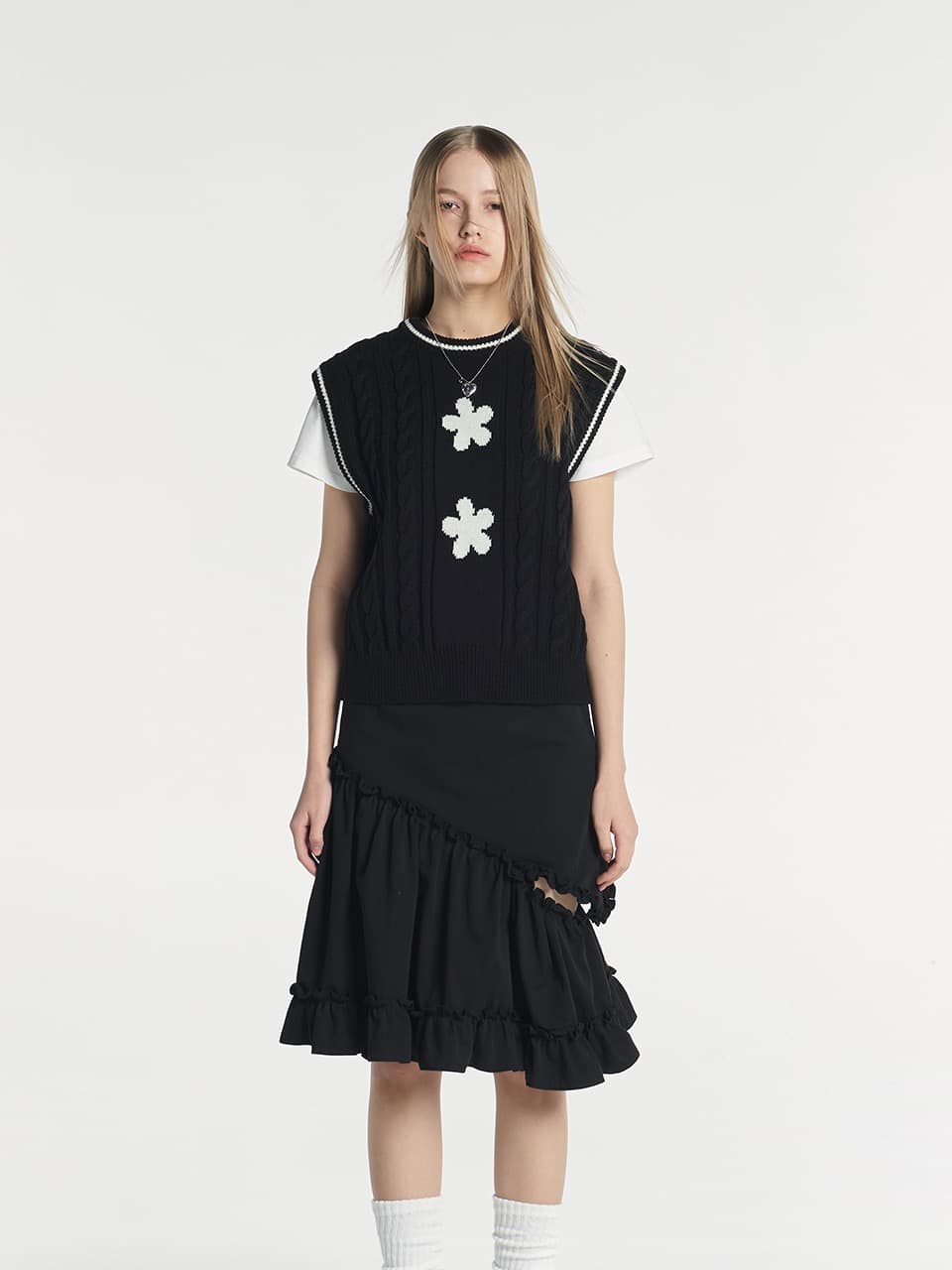 POINT FLOWER KNIT VEST (BLACK)