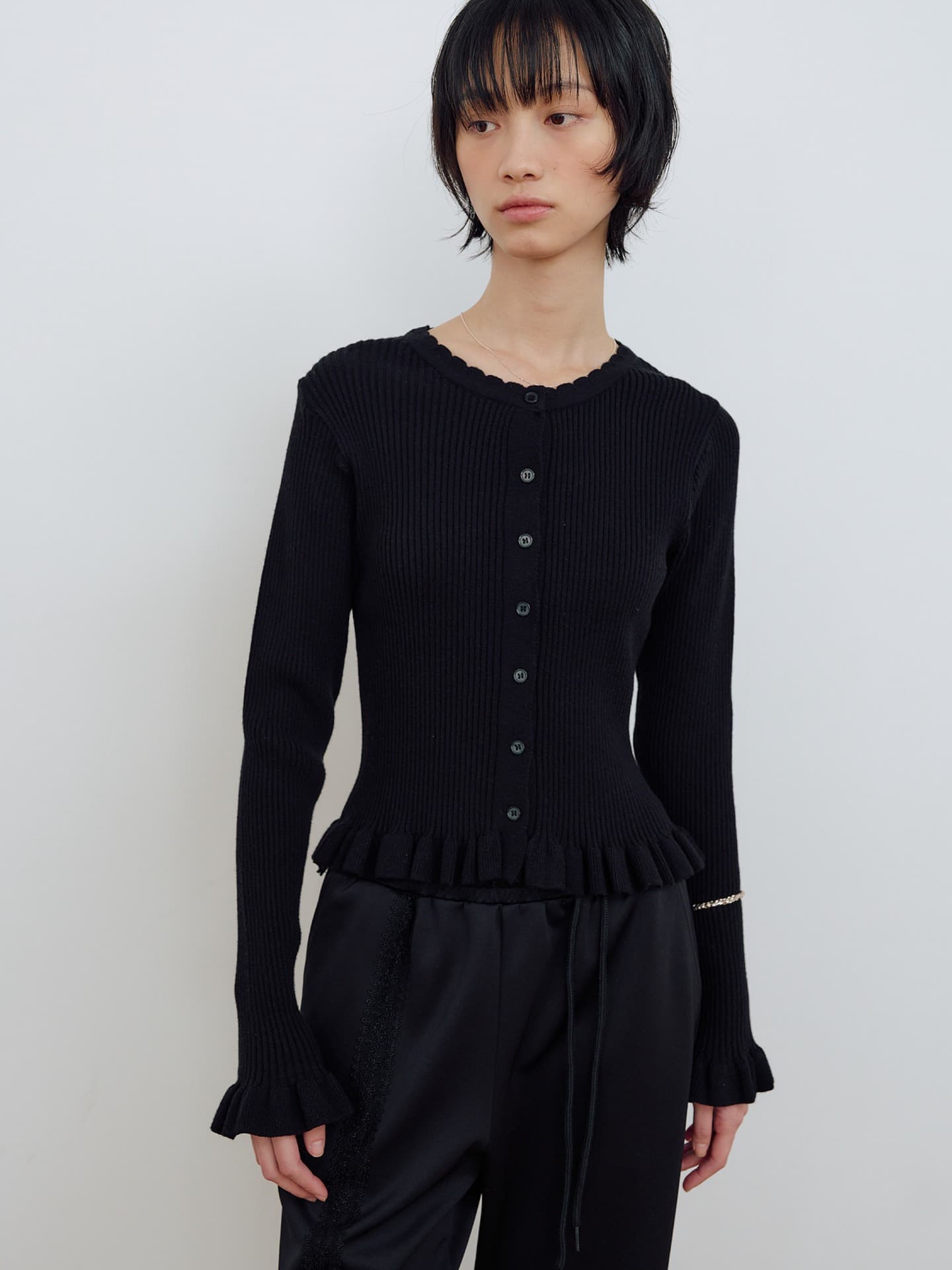 FRILL RIBBED CARDIGAN_BLACK