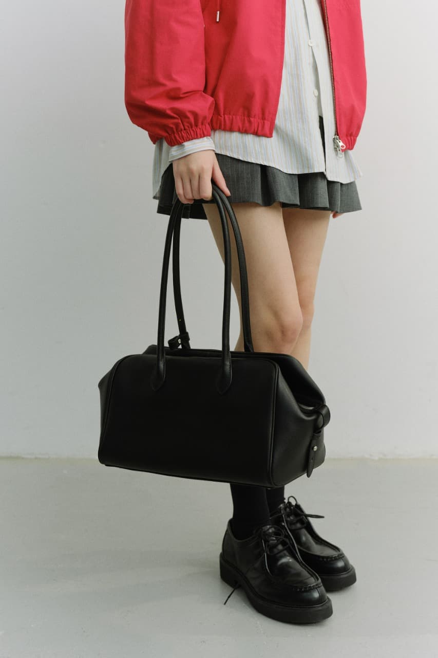 SOFT FRAME SHOULDER BAG BLACK_UDBA6E209BK